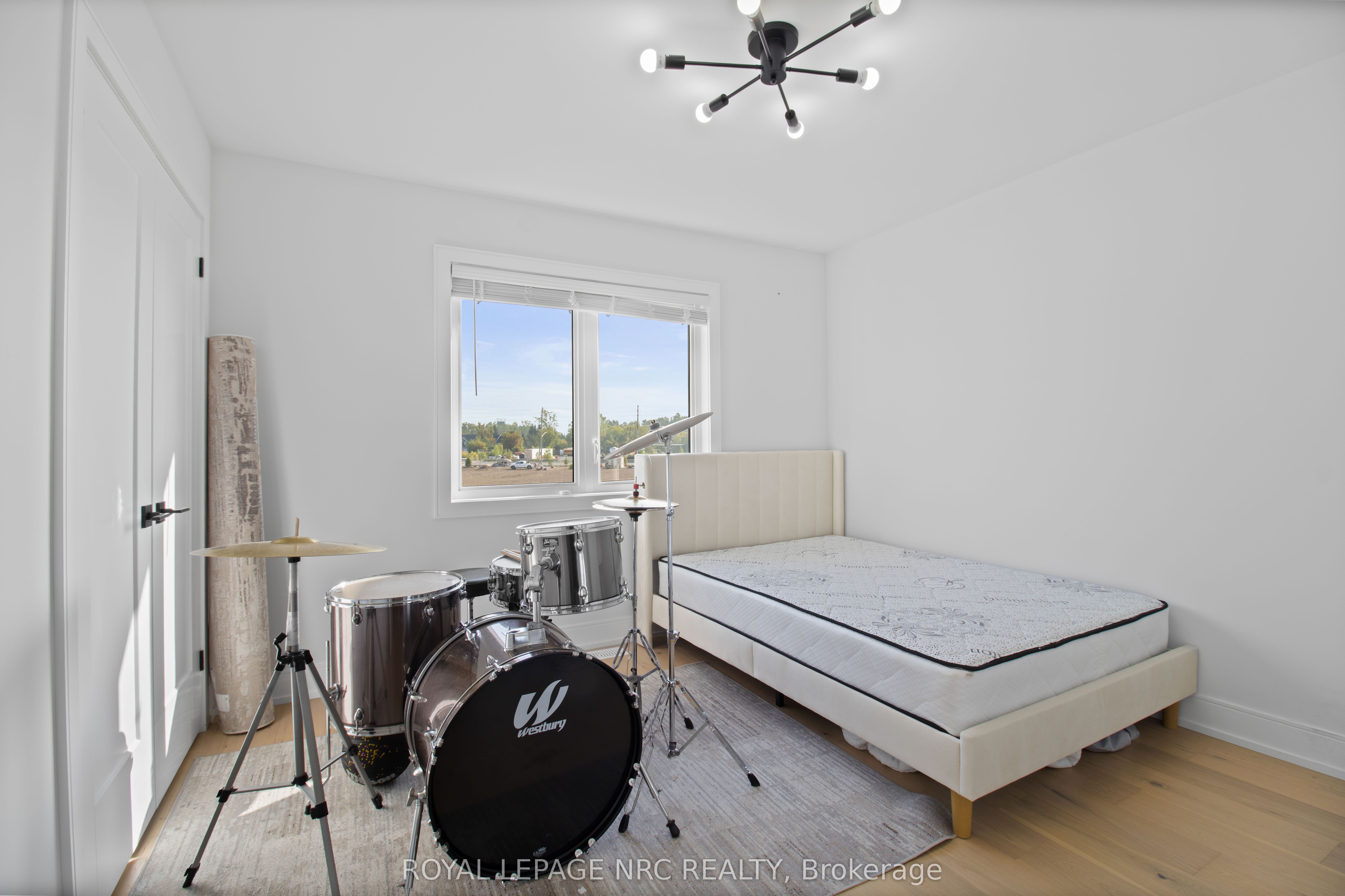 7384 Splendour Drive Property Photo 20
