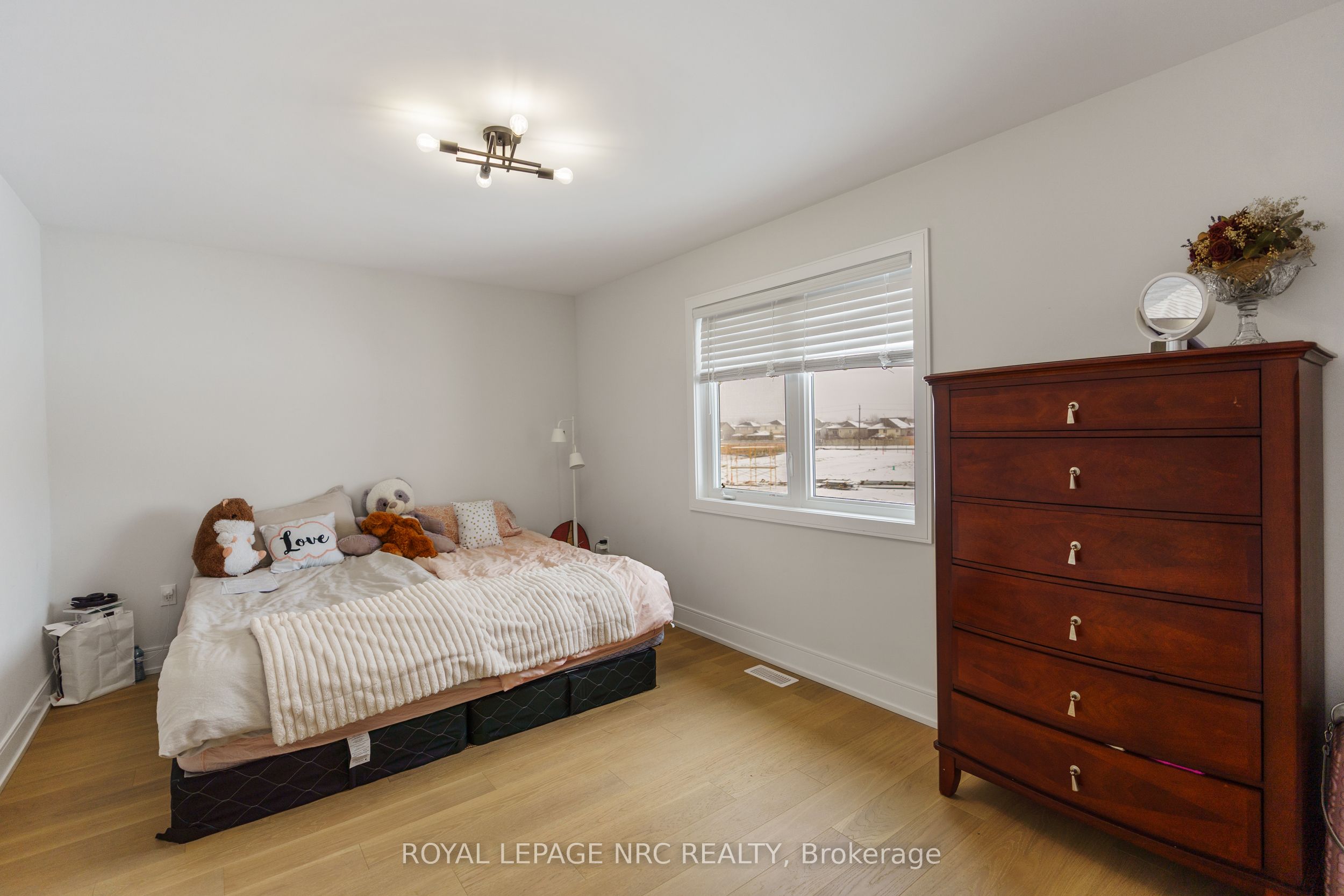 7384 Splendour Drive Property Photo 21