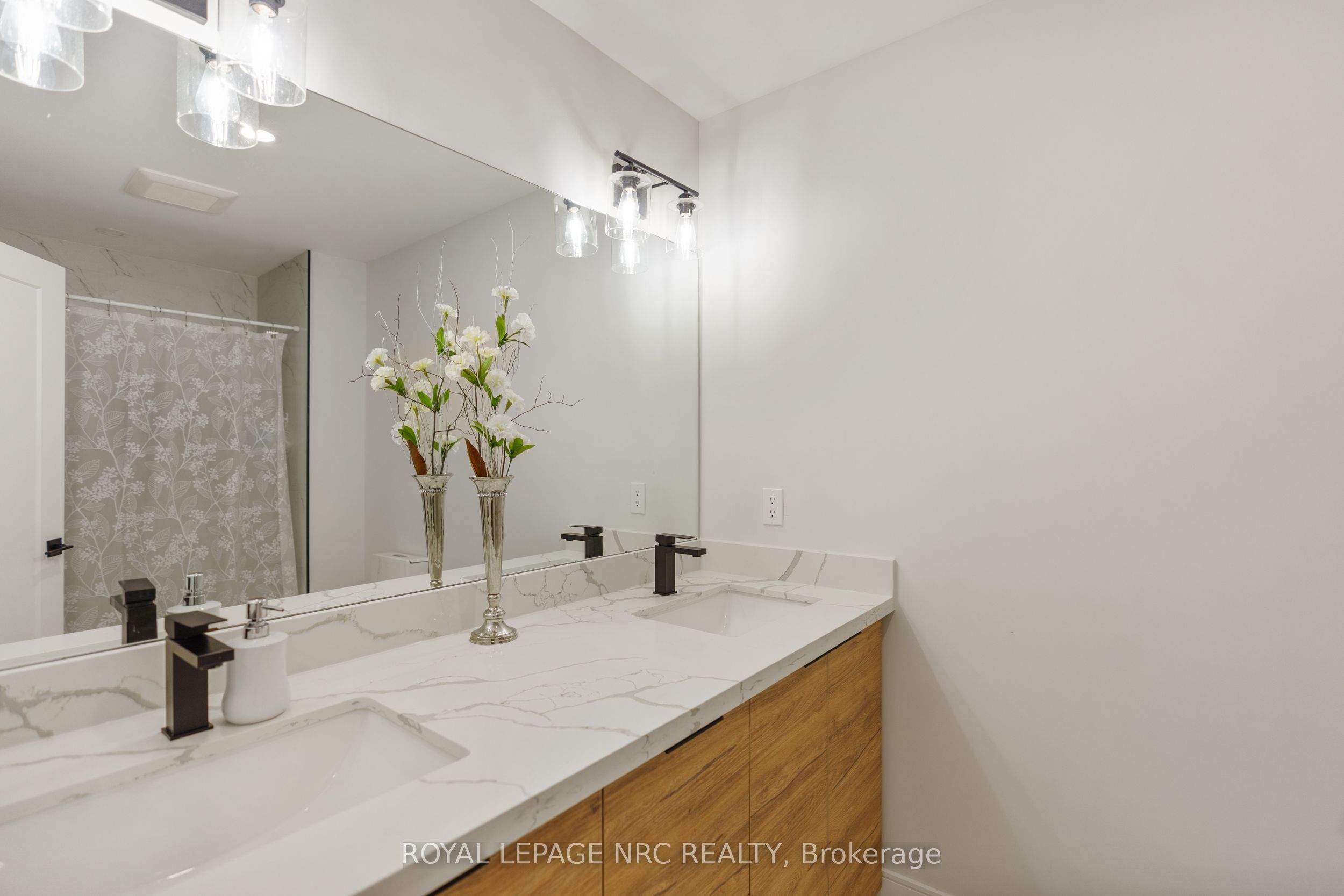 7384 Splendour Drive Property Photo 23