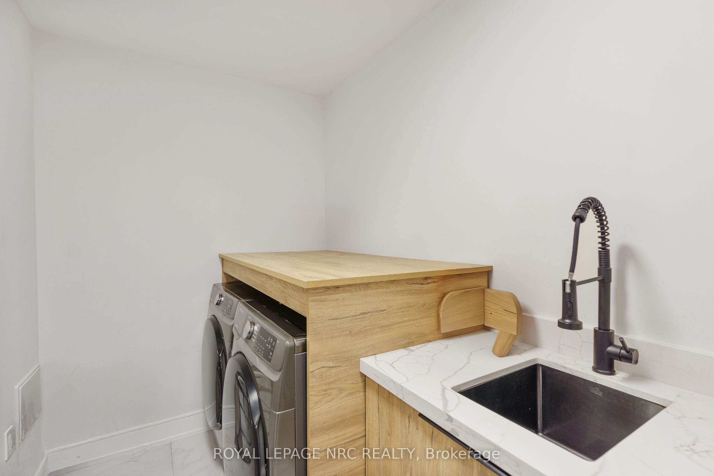 7384 Splendour Drive Property Photo 24