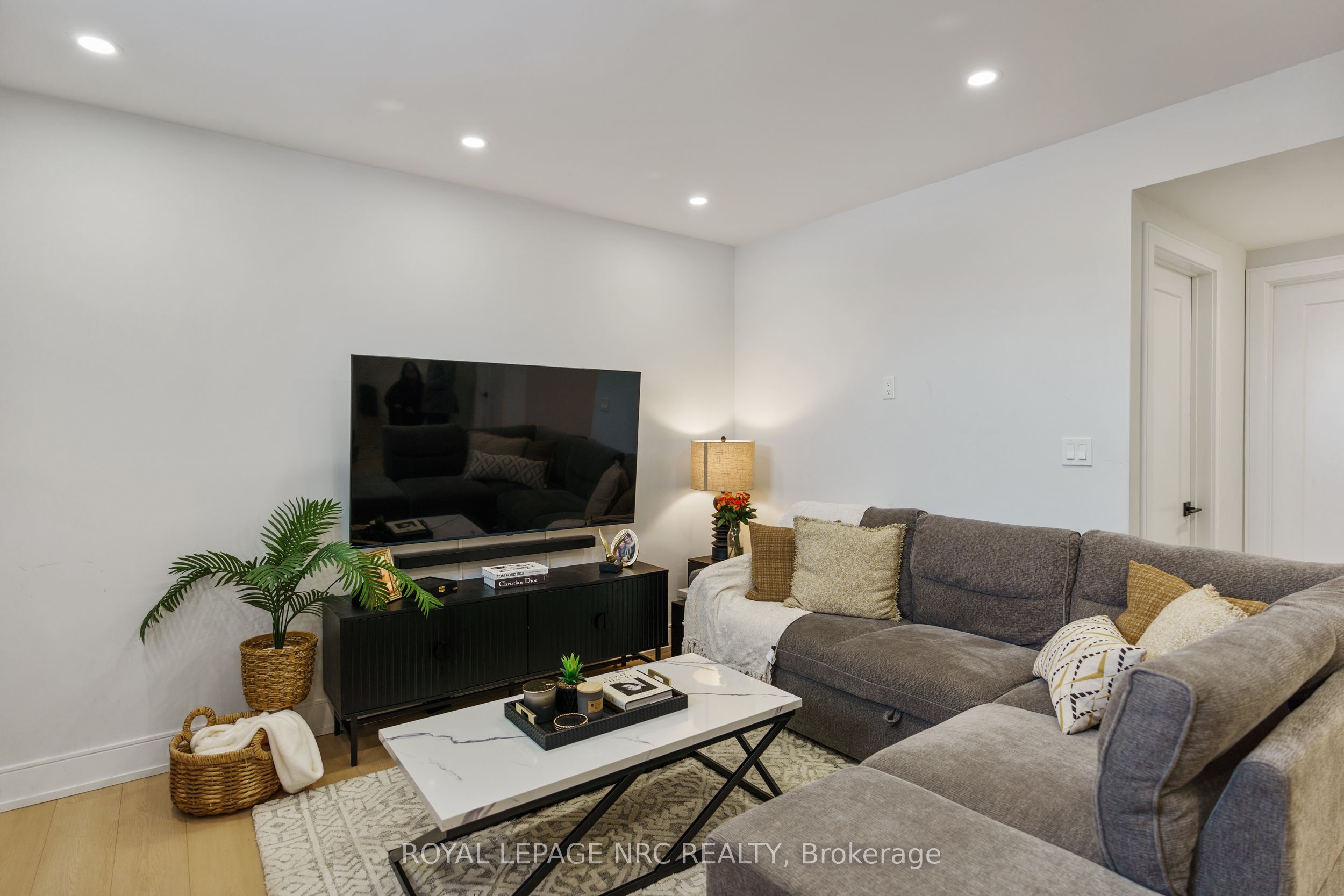 7384 Splendour Drive Property Photo 25
