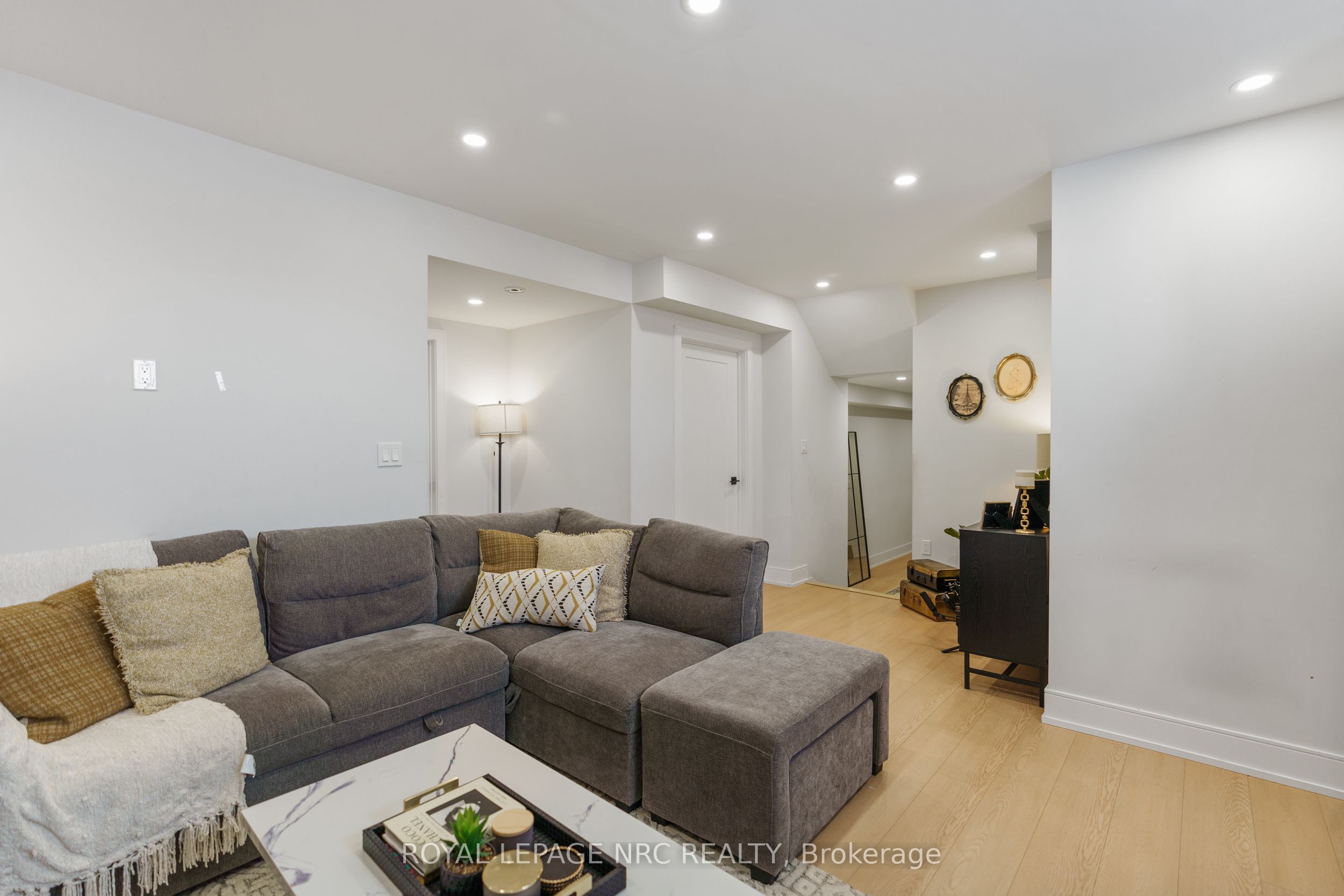 7384 Splendour Drive Property Photo 26