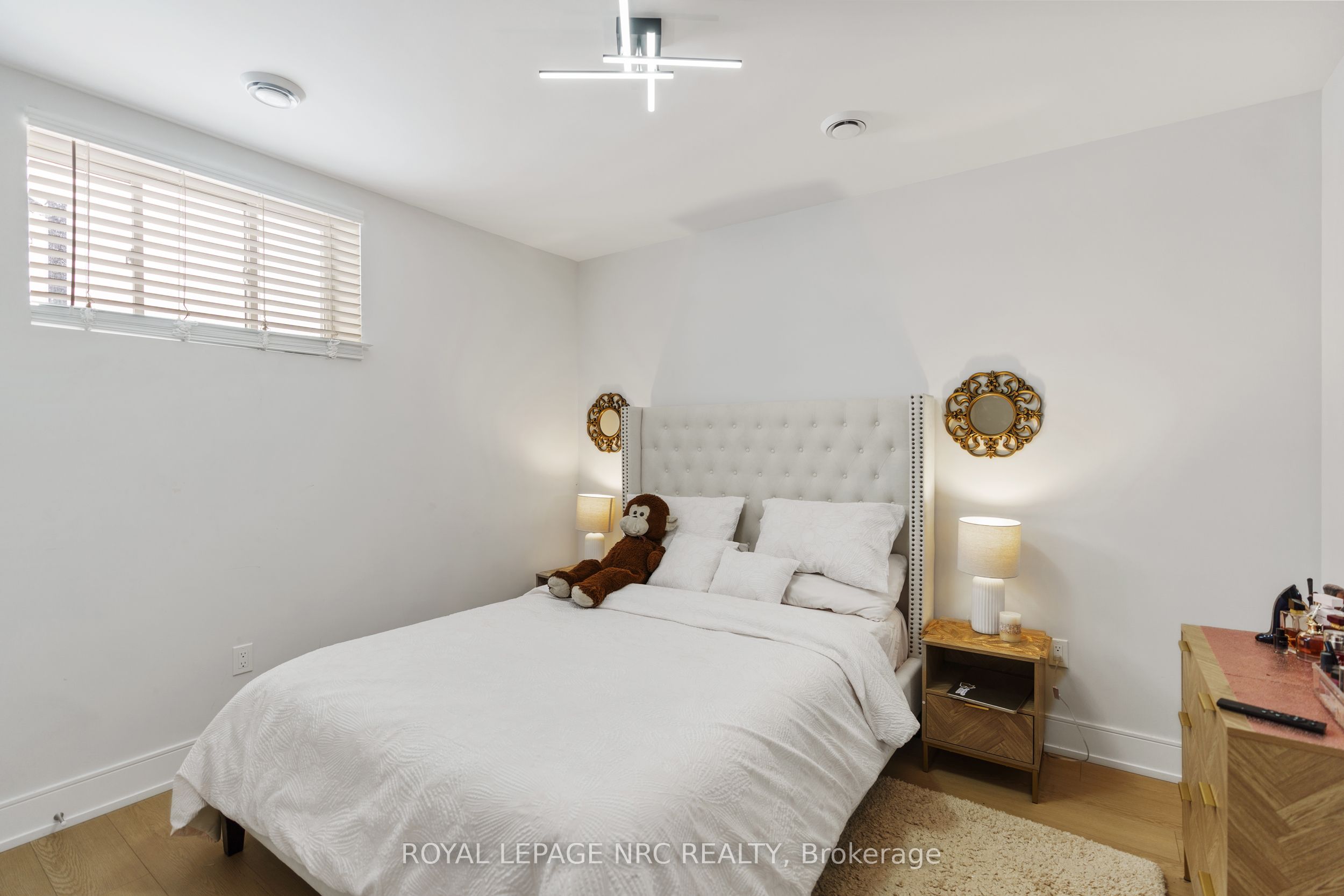 7384 Splendour Drive Property Photo 29