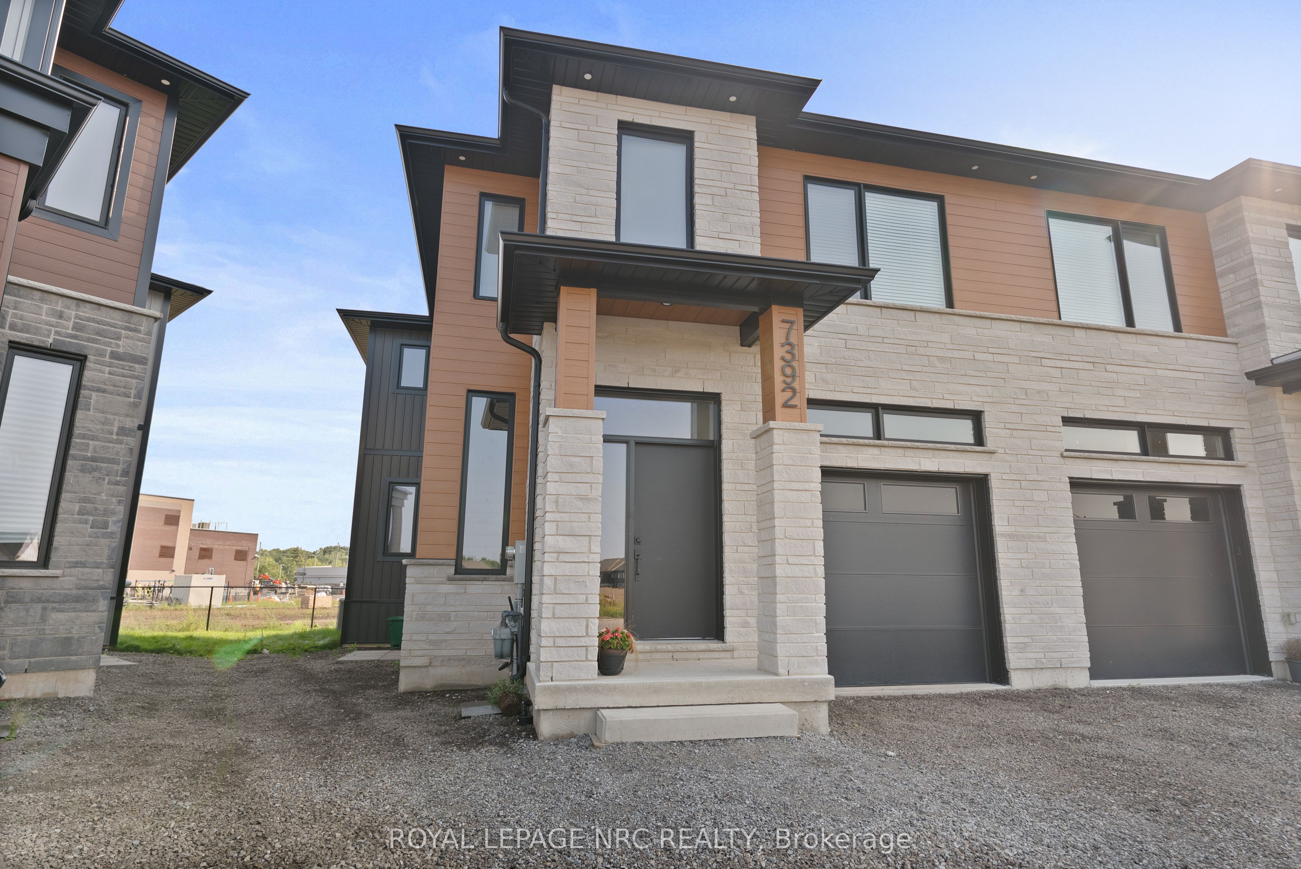 7392 Splendour Drive Property Photo 4