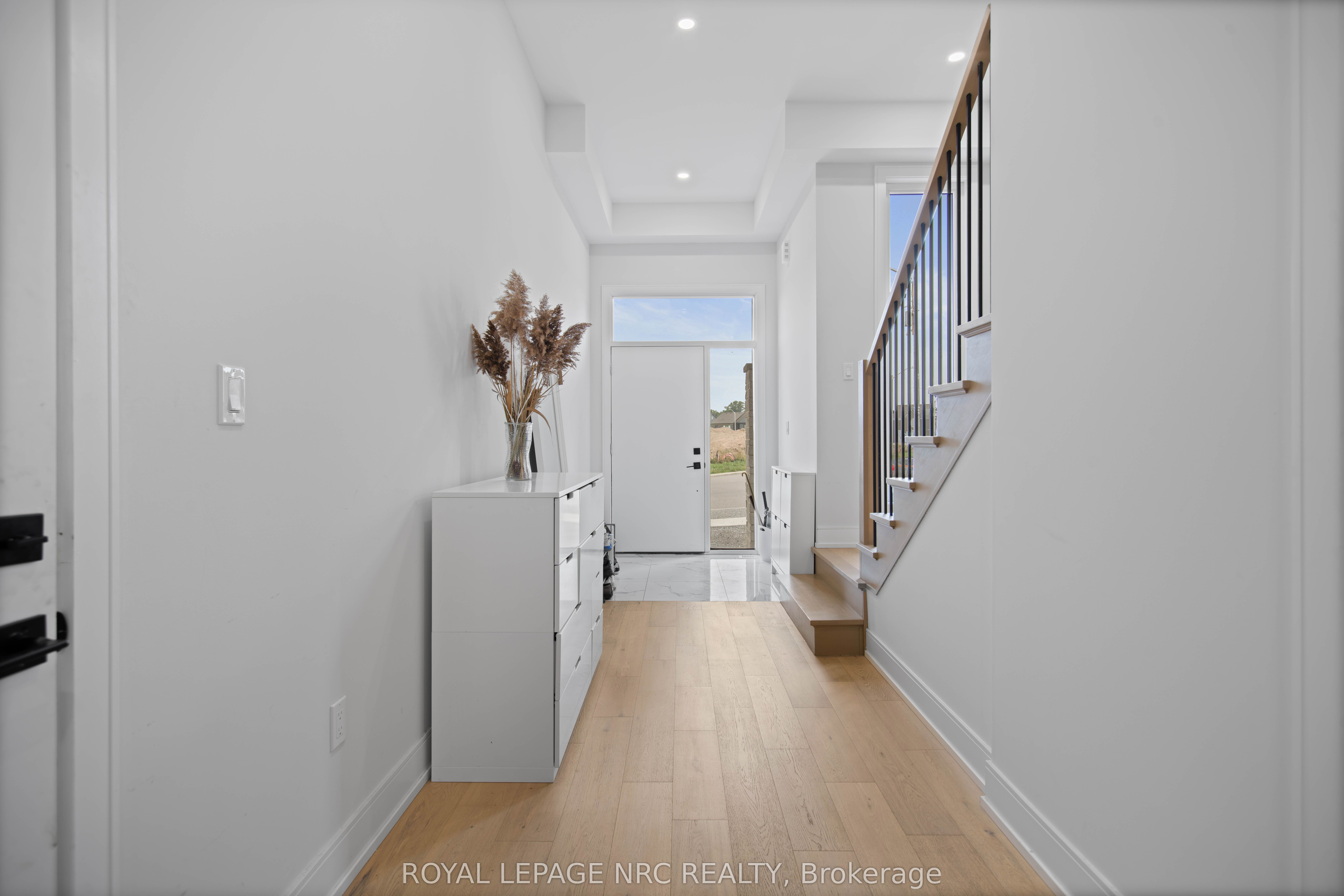 7392 Splendour Drive Property Photo 6