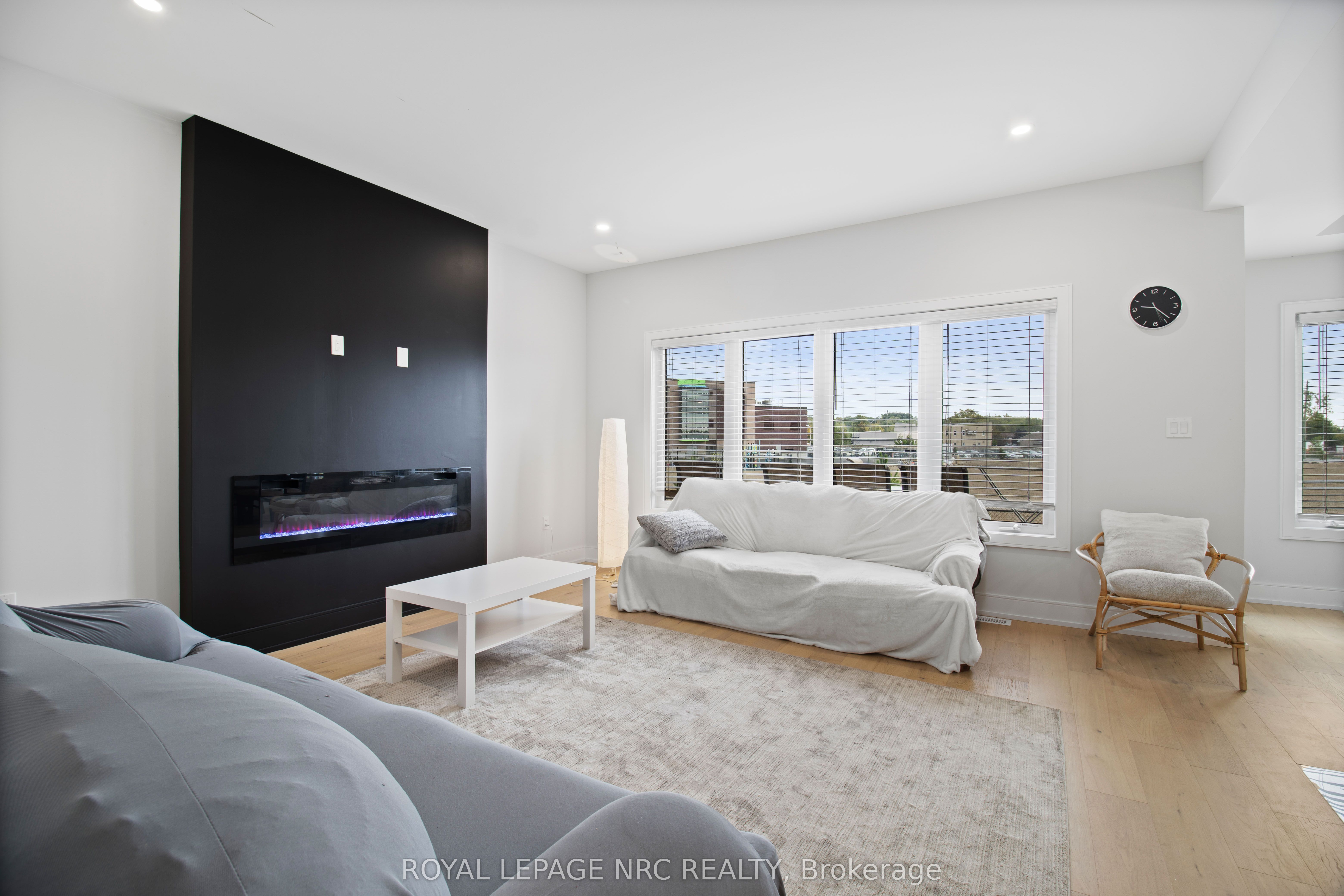 7392 Splendour Drive Property Photo 9