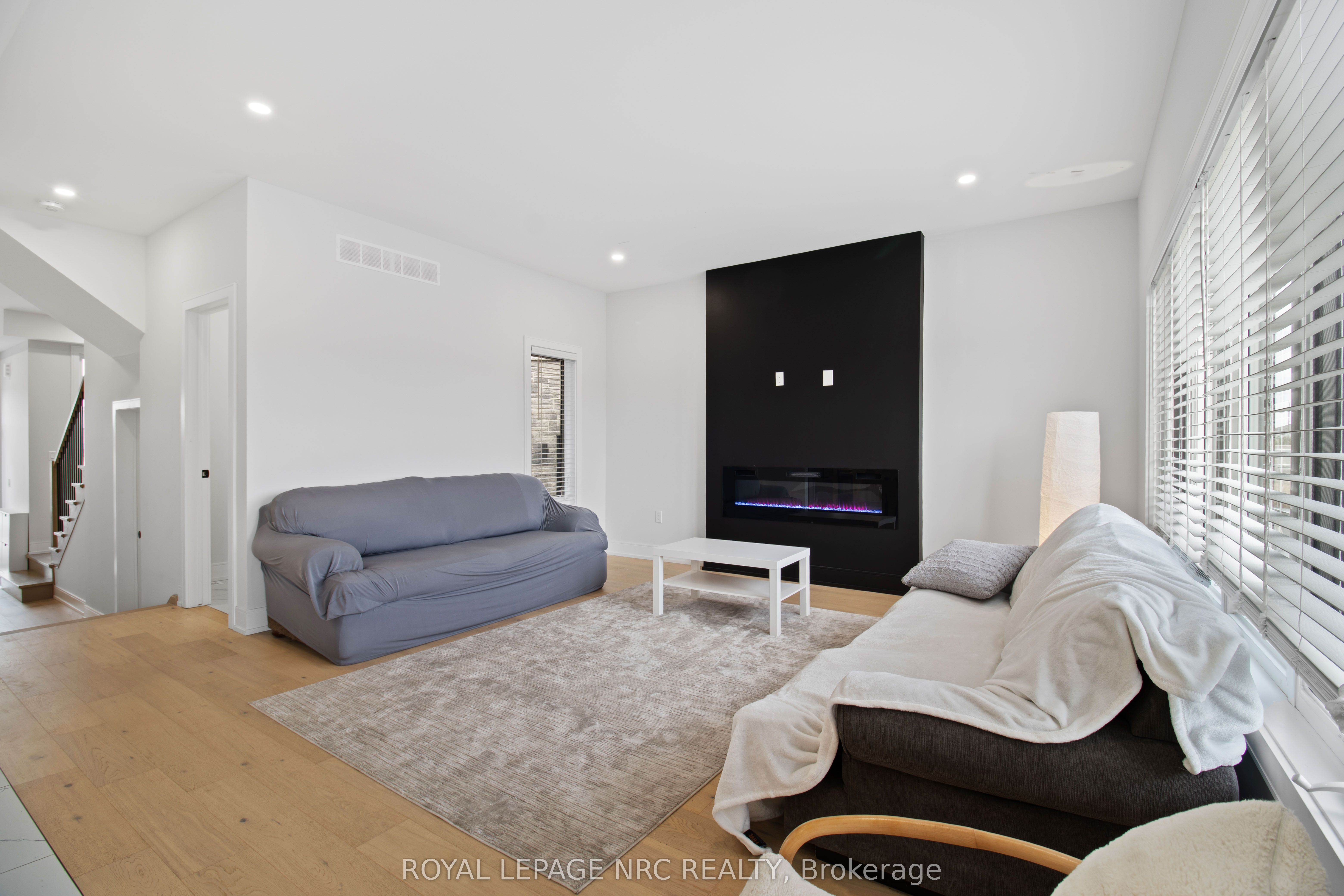 7392 Splendour Drive Property Photo 10
