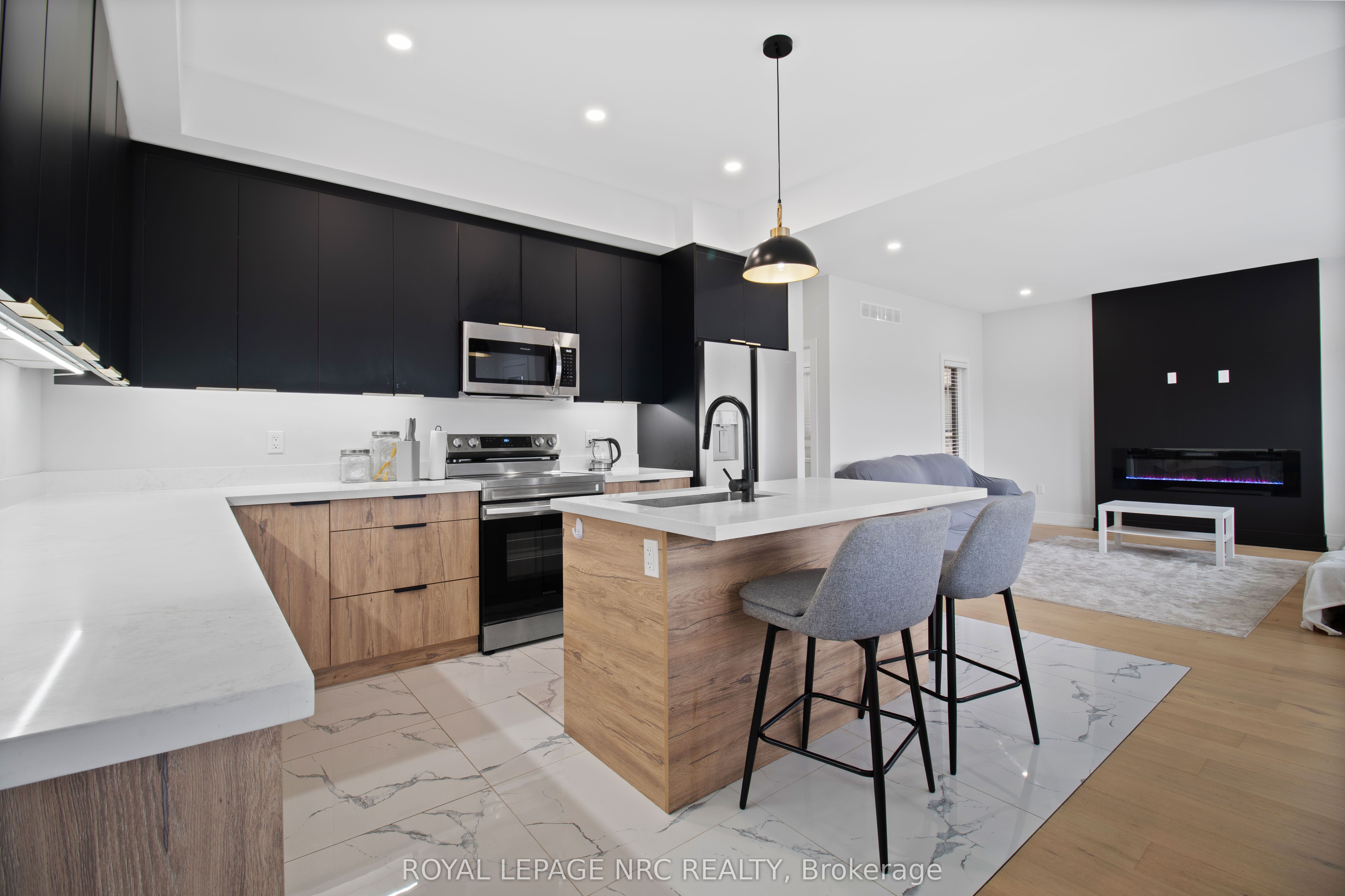 7392 Splendour Drive Property Photo 14
