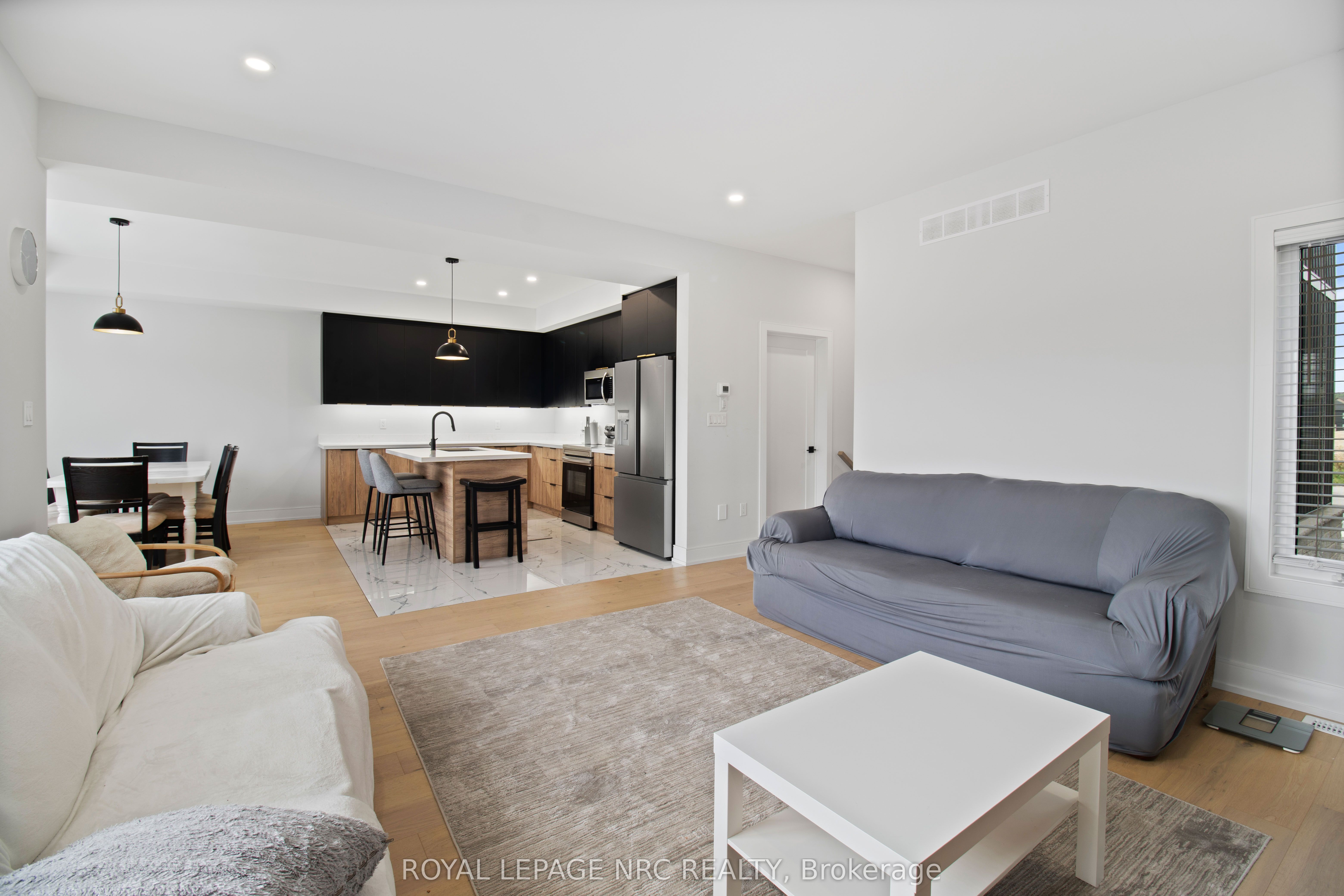7392 Splendour Drive Property Photo 15