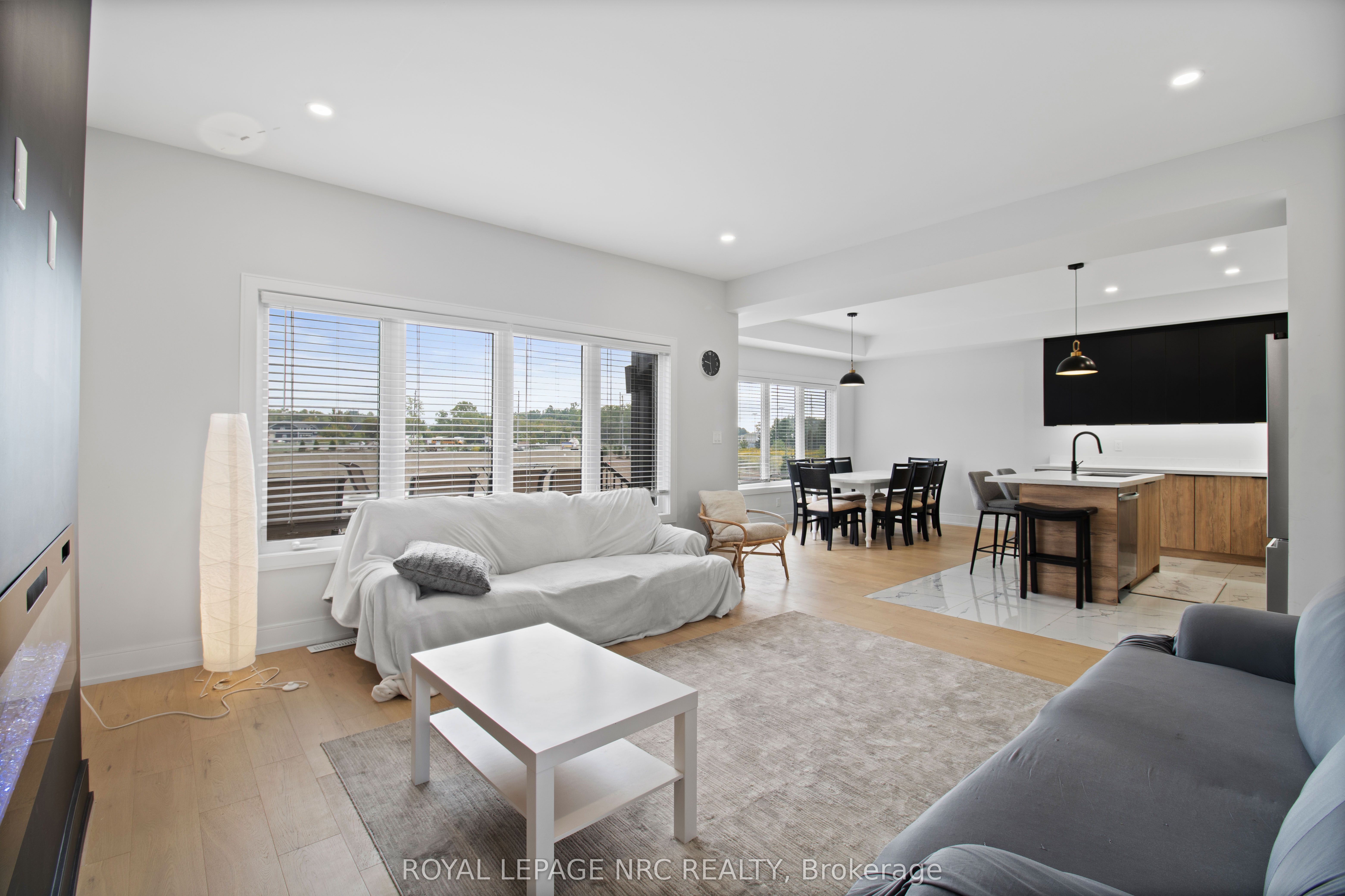 7392 Splendour Drive Property Photo 16