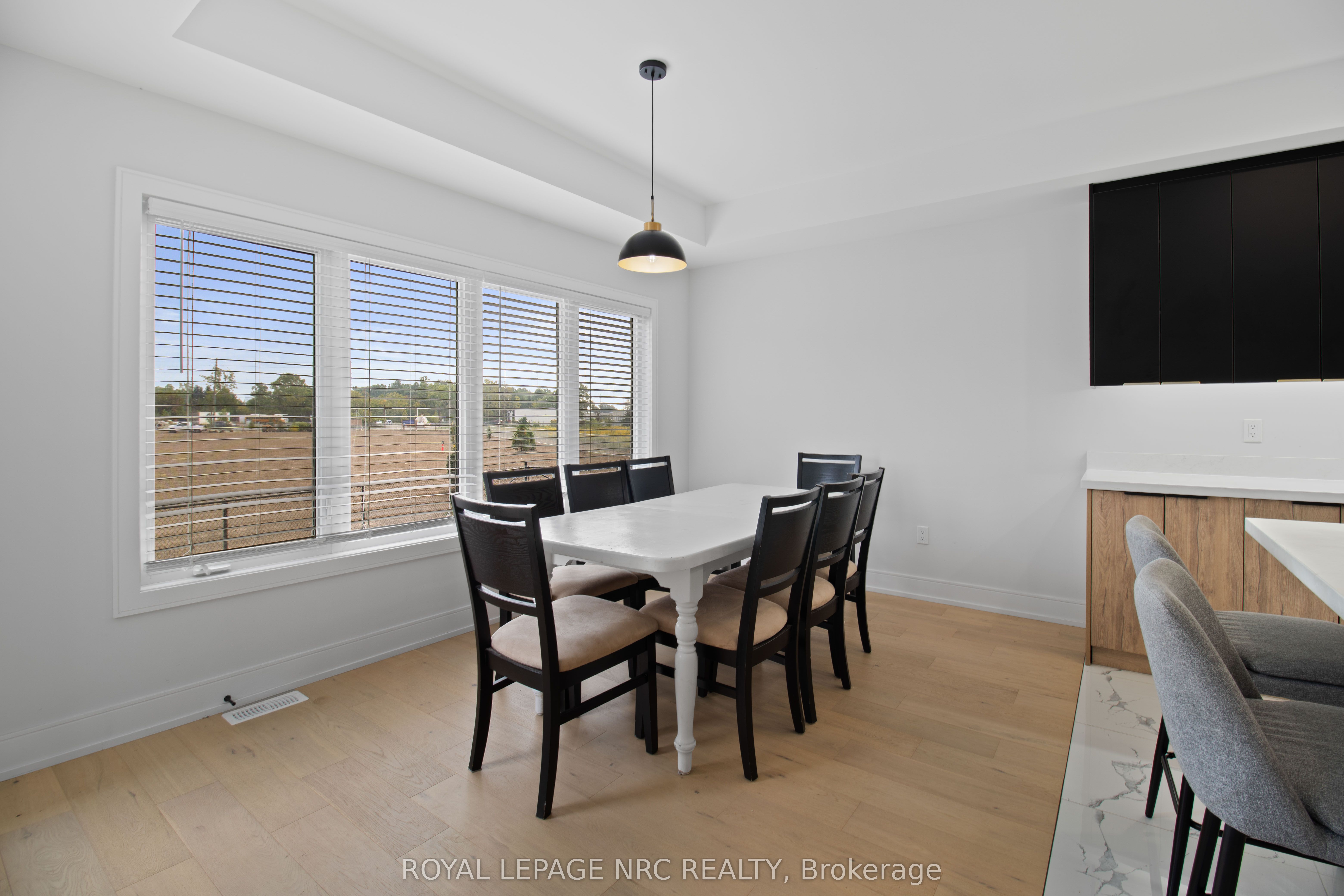 7392 Splendour Drive Property Photo 17