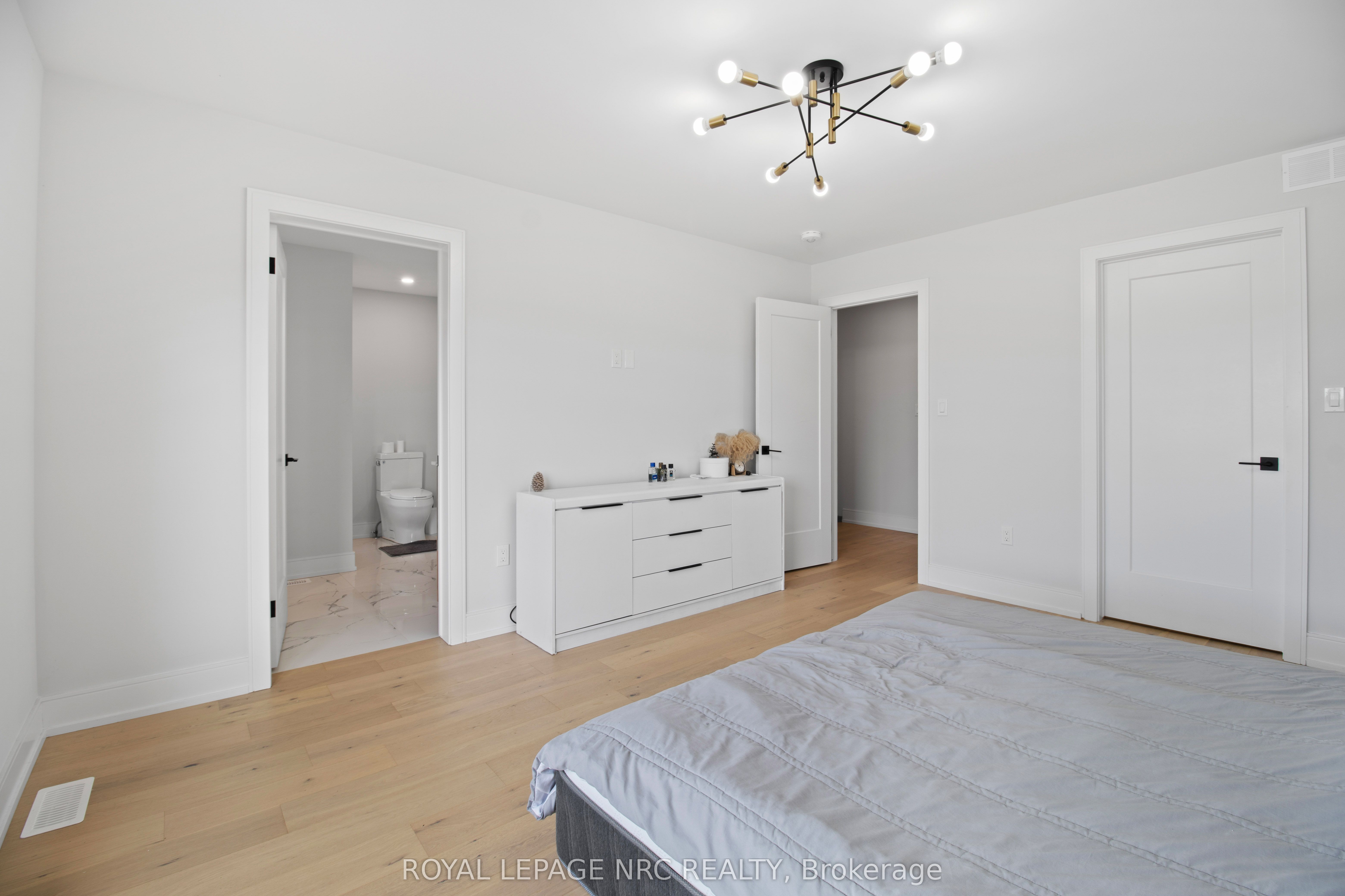 7392 Splendour Drive Property Photo 21