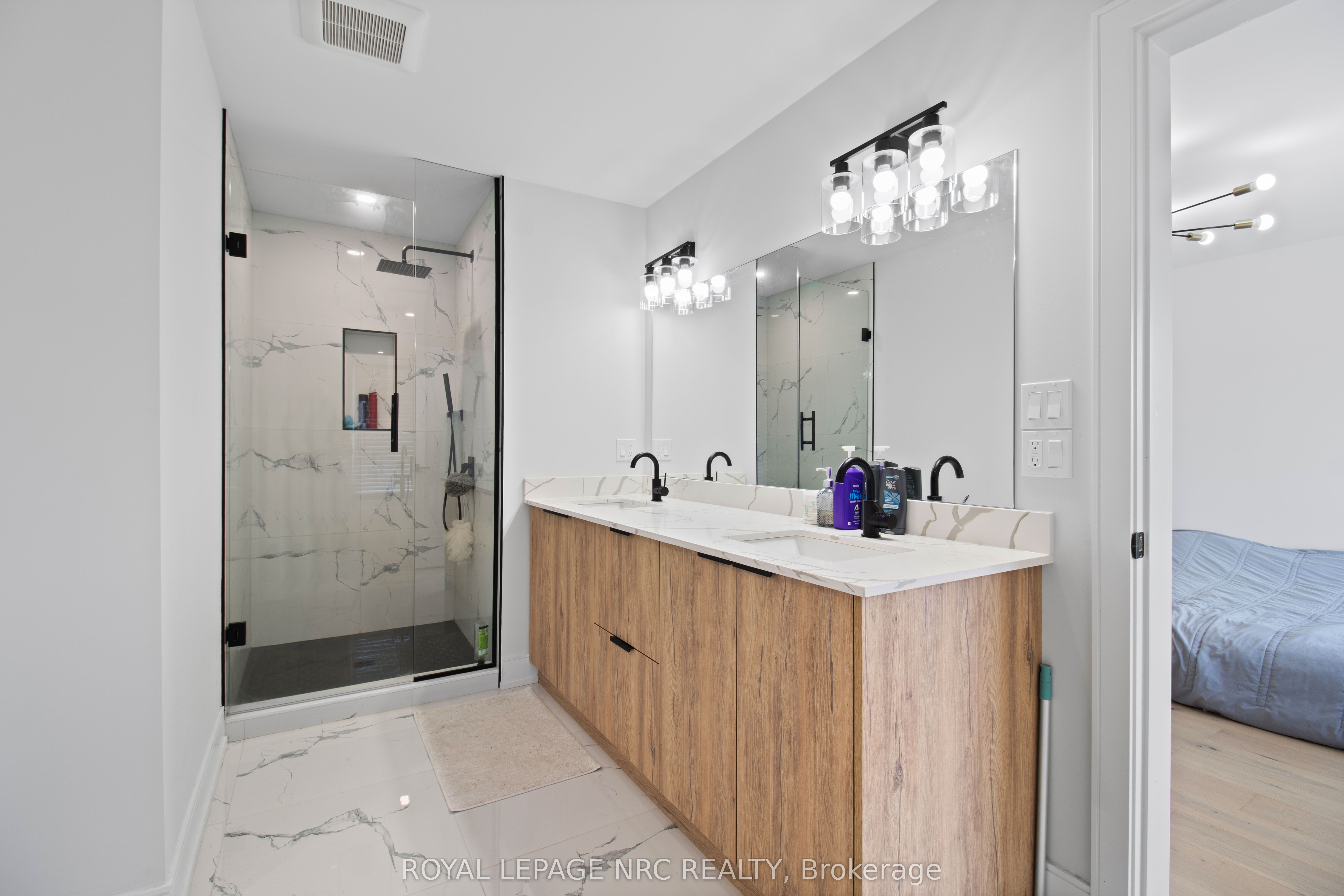 7392 Splendour Drive Property Photo 22