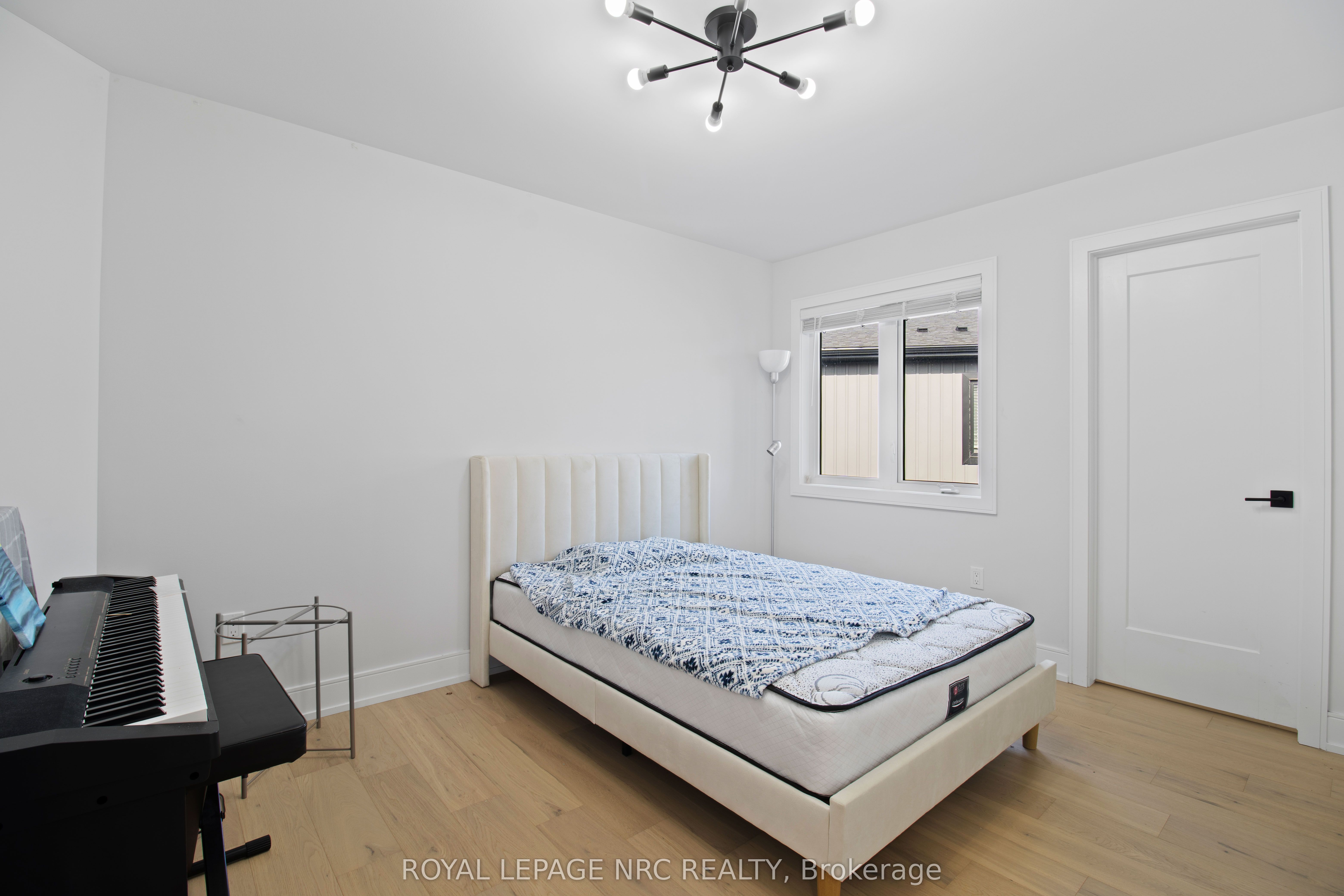 7392 Splendour Drive Property Photo 25