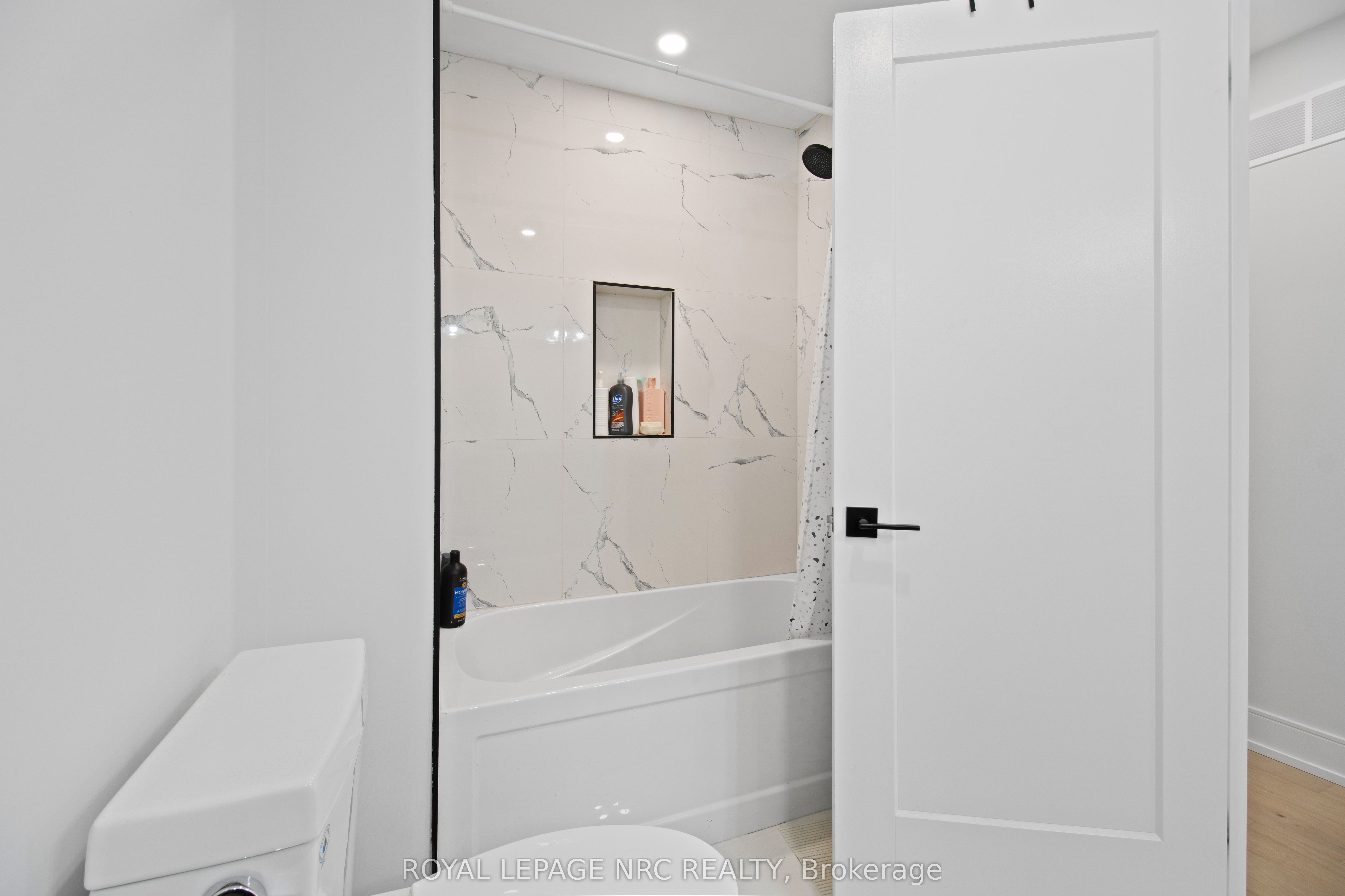 7392 Splendour Drive Property Photo 28
