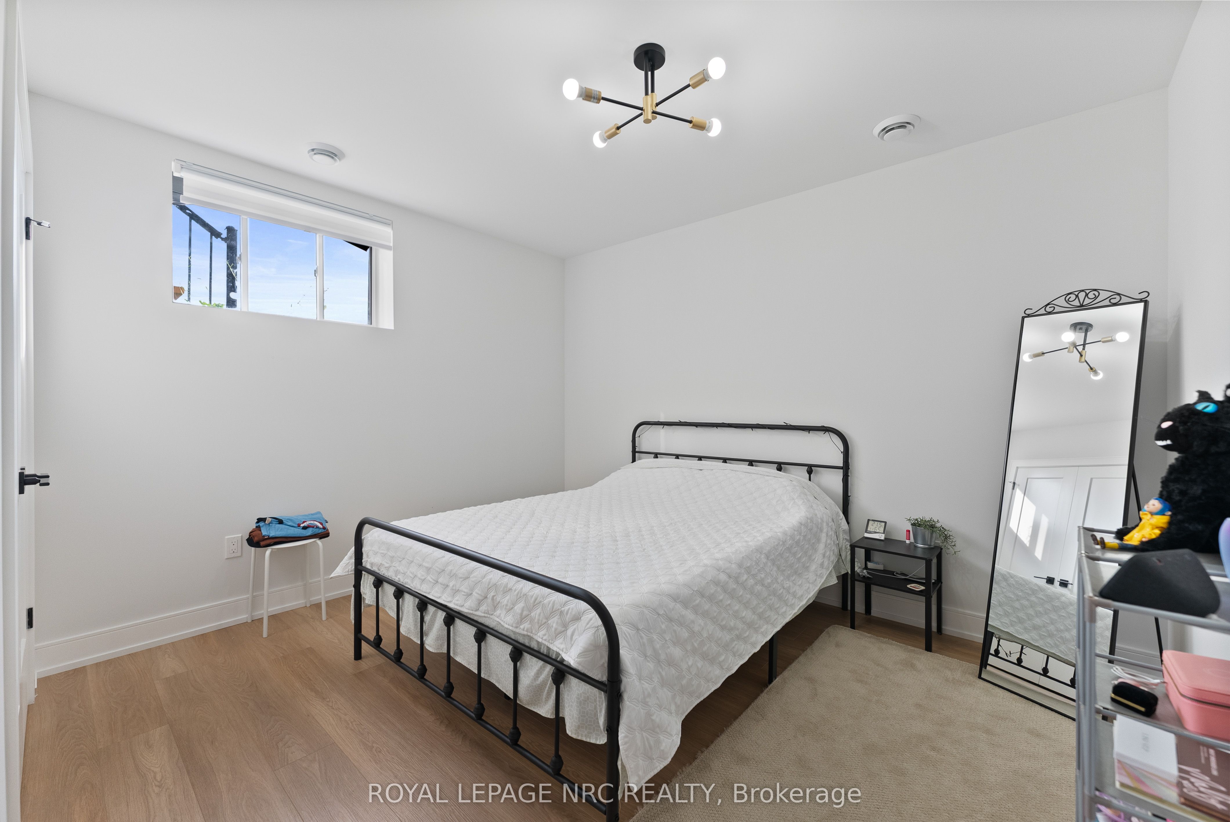 7392 Splendour Drive Property Photo 34