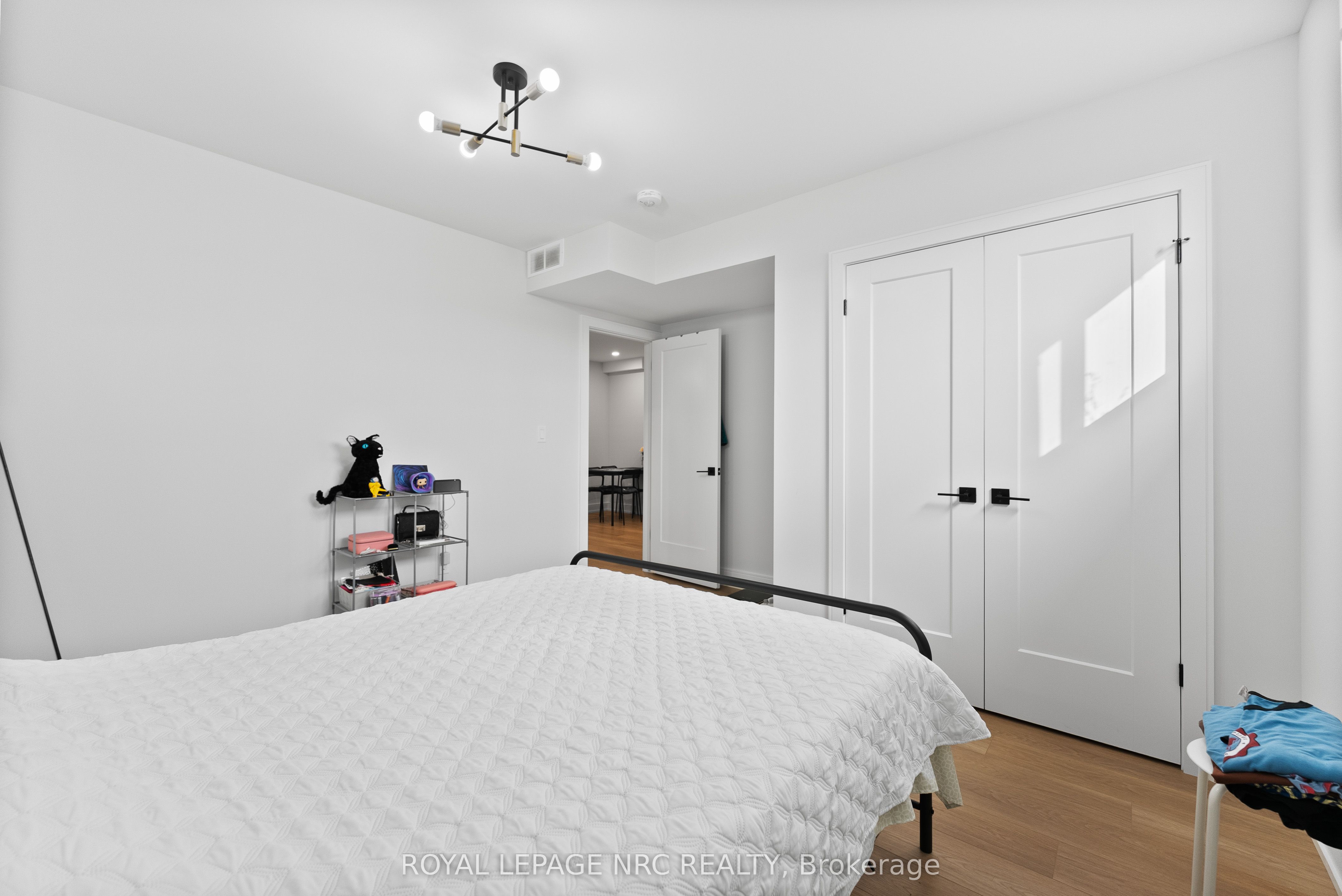 7392 Splendour Drive Property Photo 35