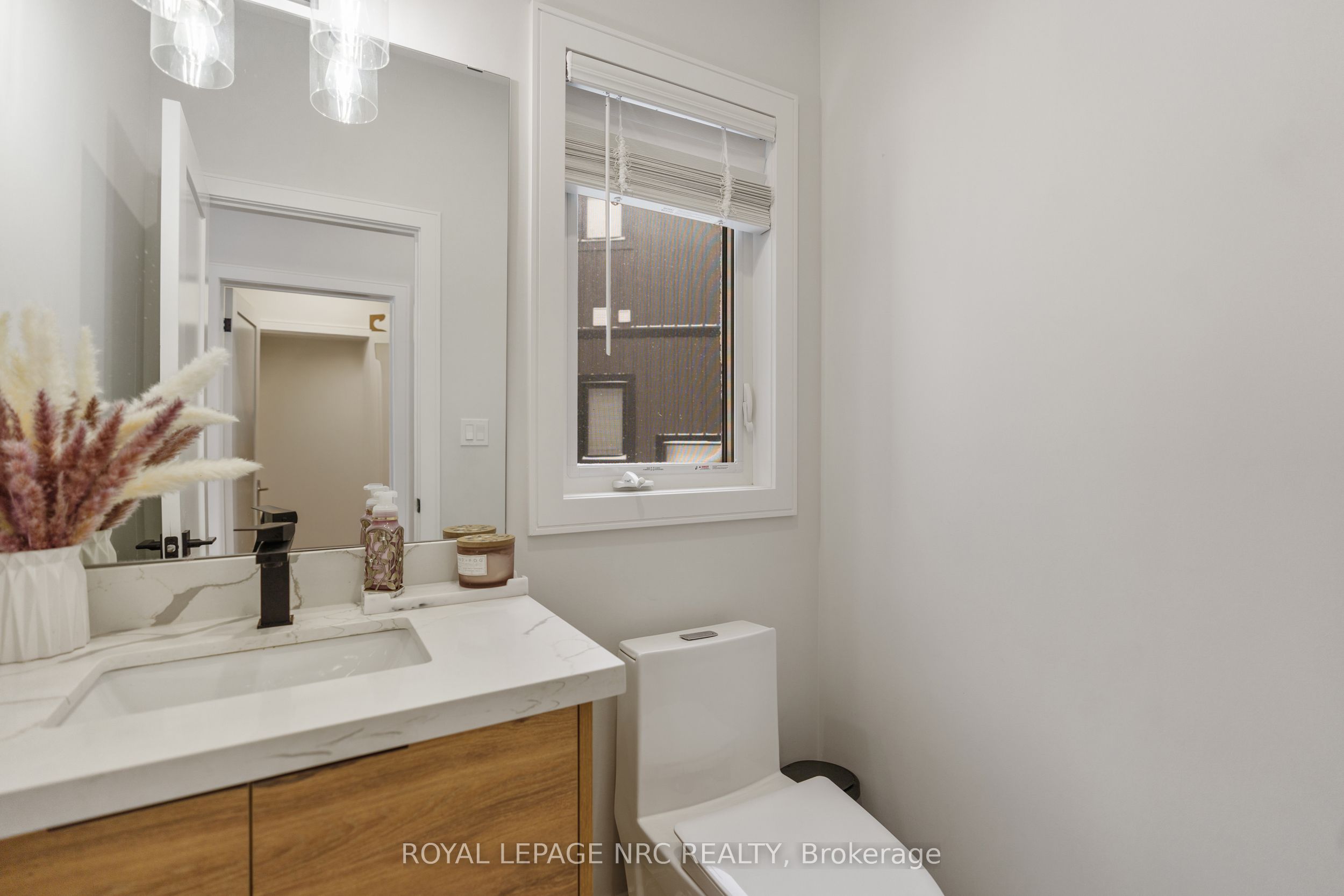 7386 Splendour Drive Property Photo 11