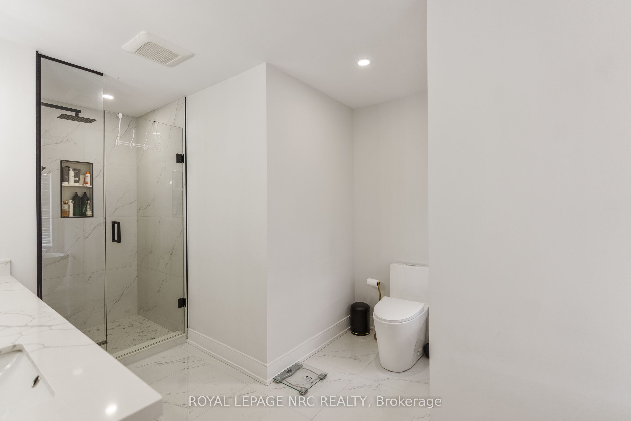 7386 Splendour Drive Property Photo 15