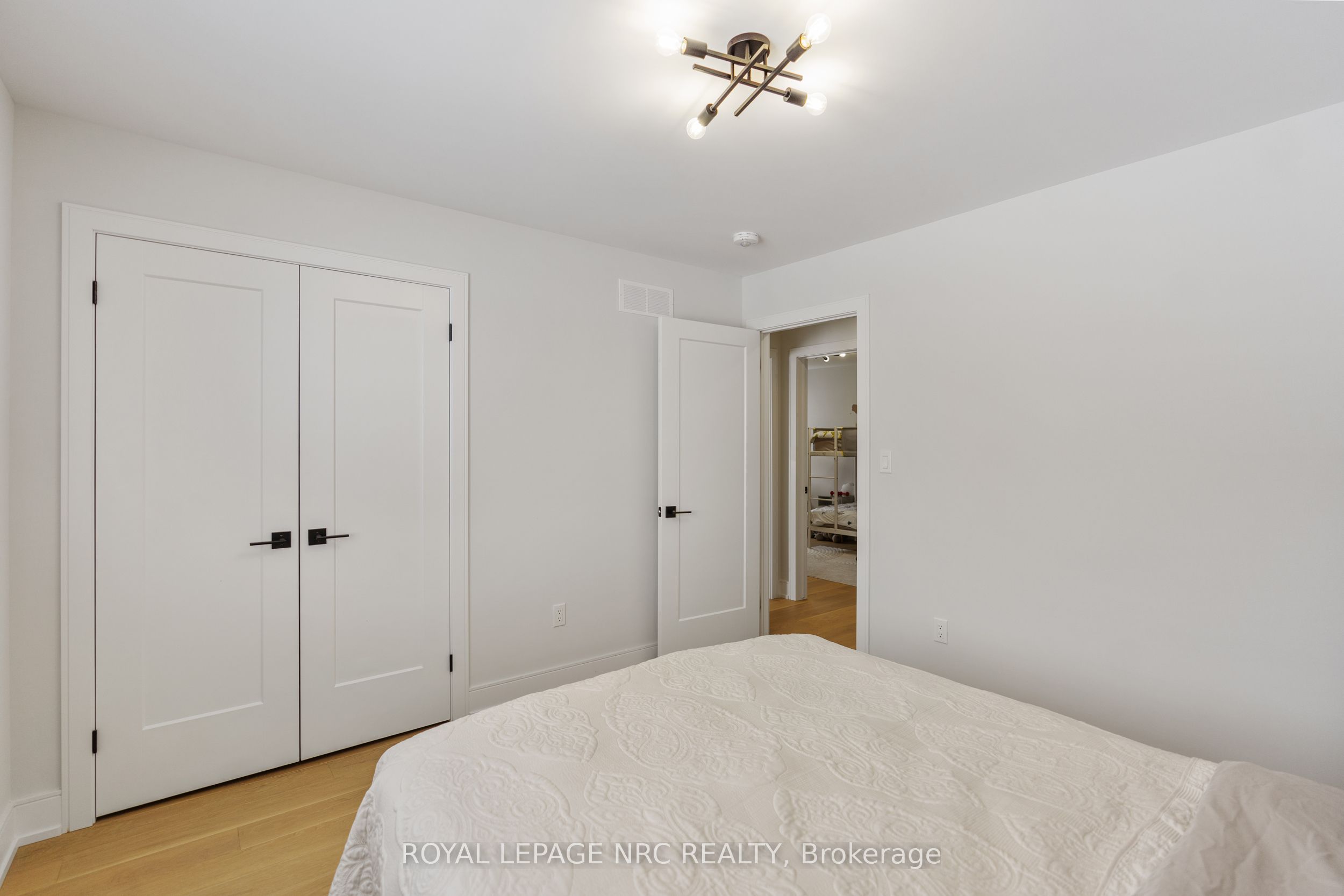 7386 Splendour Drive Property Photo 18