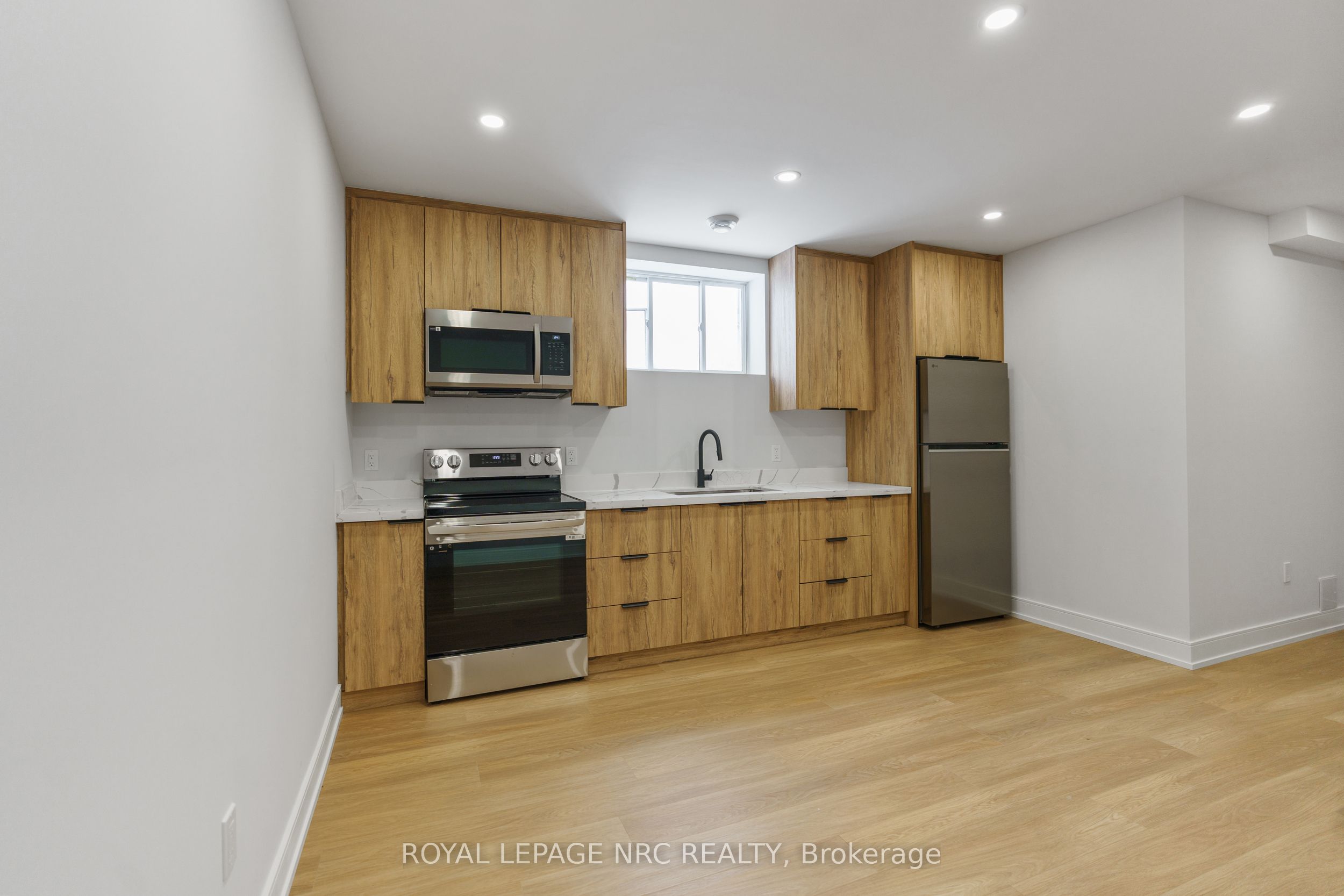 7386 Splendour Drive Property Photo 25