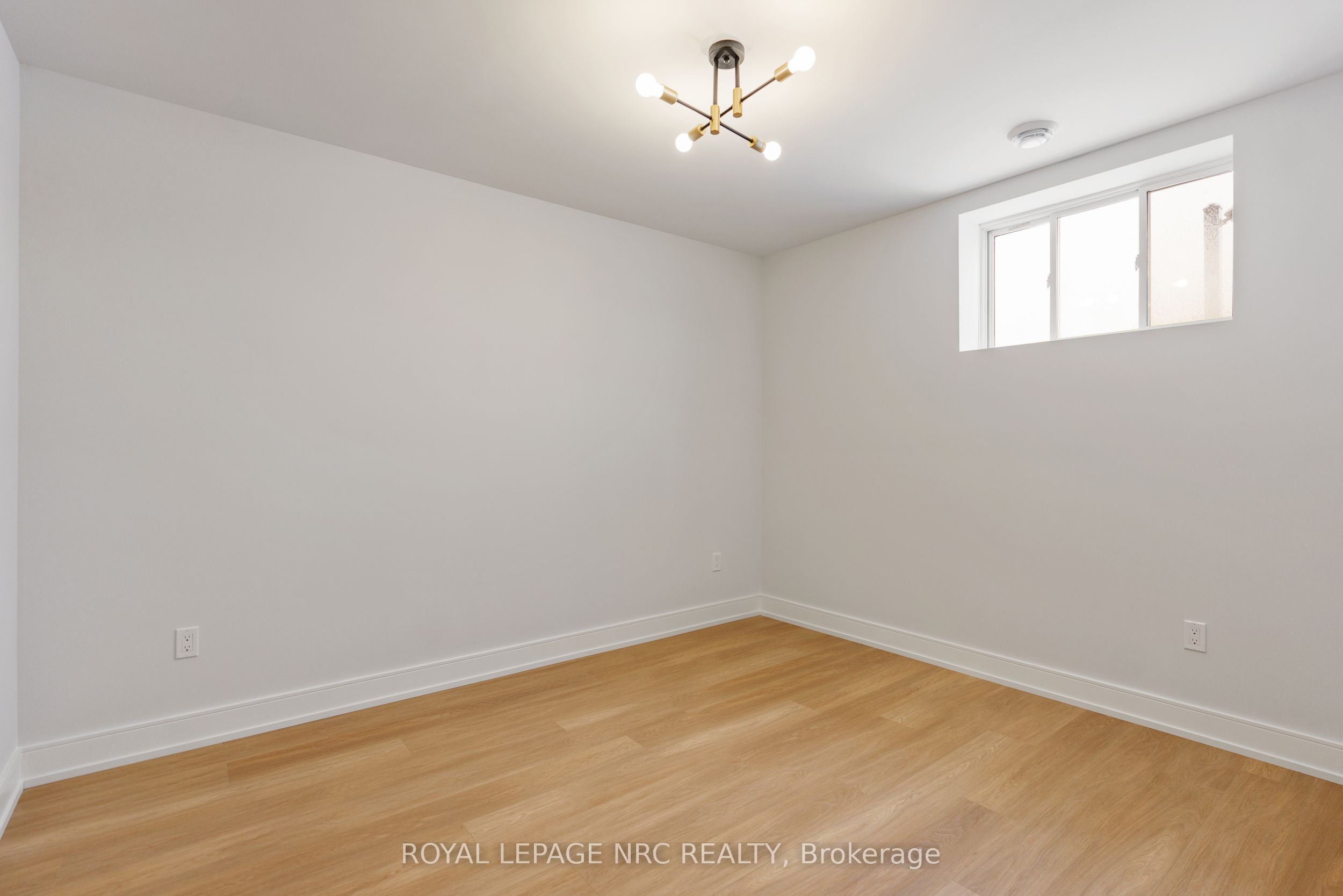 7386 Splendour Drive Property Photo 27