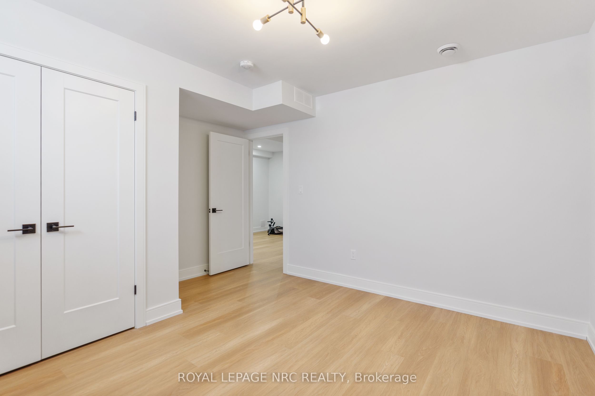 7386 Splendour Drive Property Photo 28