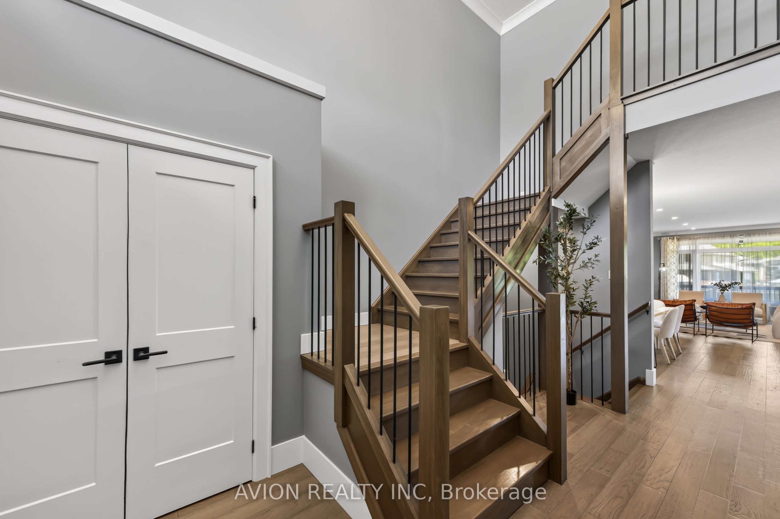 1796 Brayford Avenue Property Photo 6
