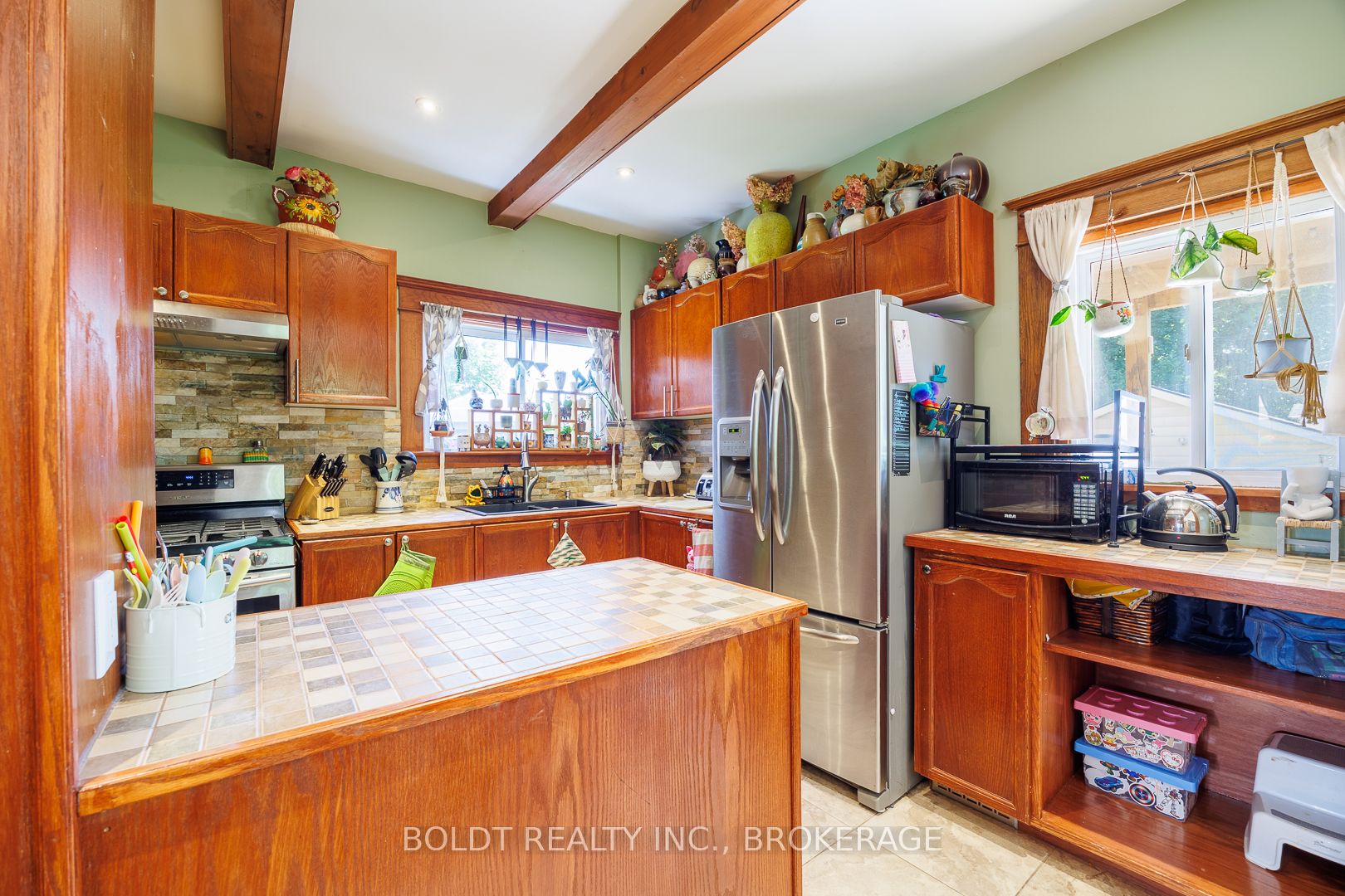 5285 Third Avenue Property Photo 5