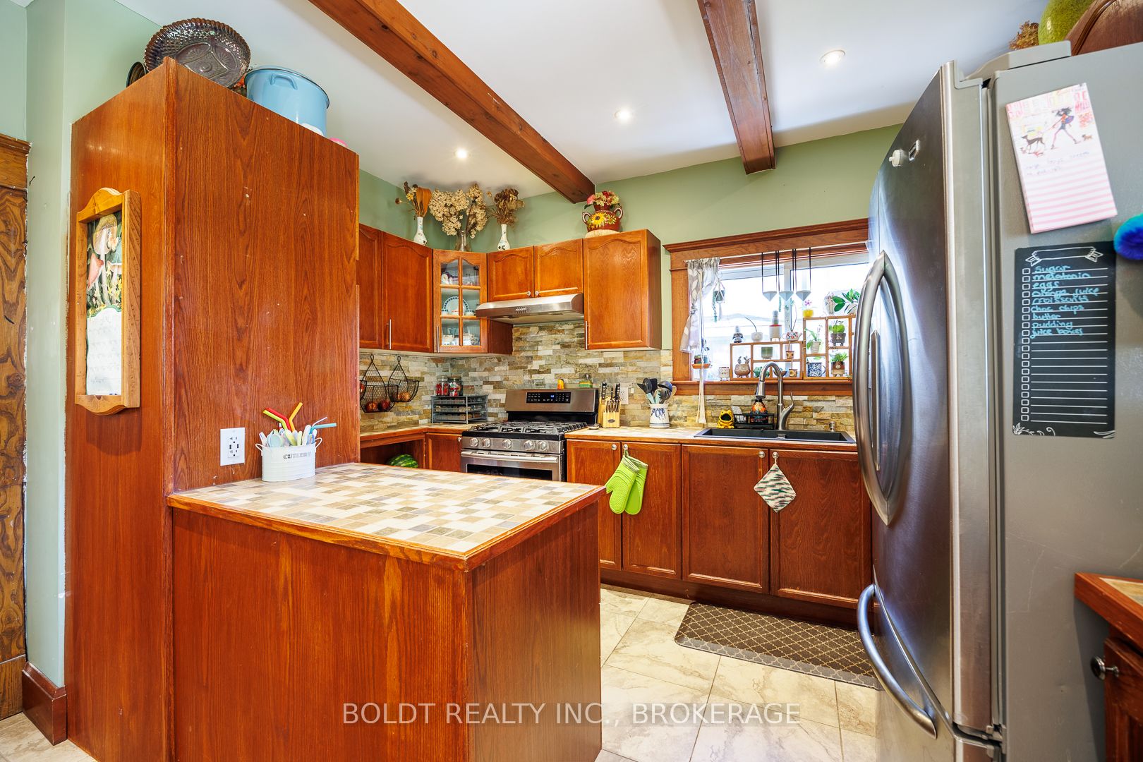 5285 Third Avenue Property Photo 6