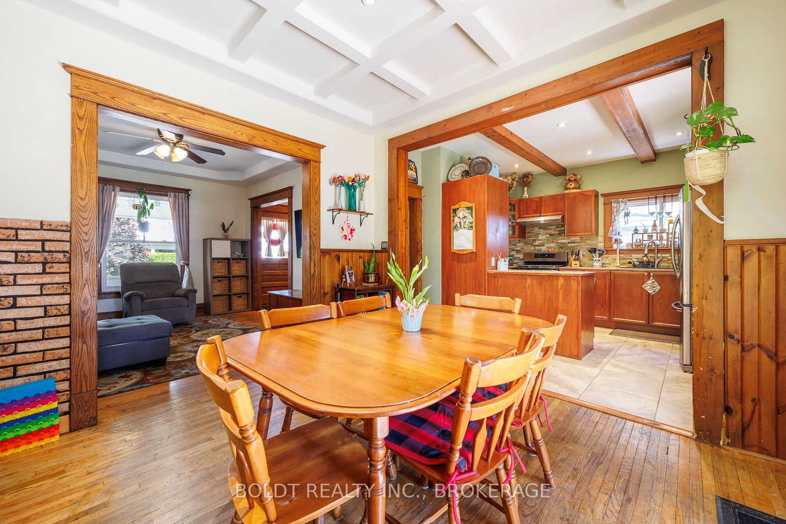 5285 Third Avenue Property Photo 7