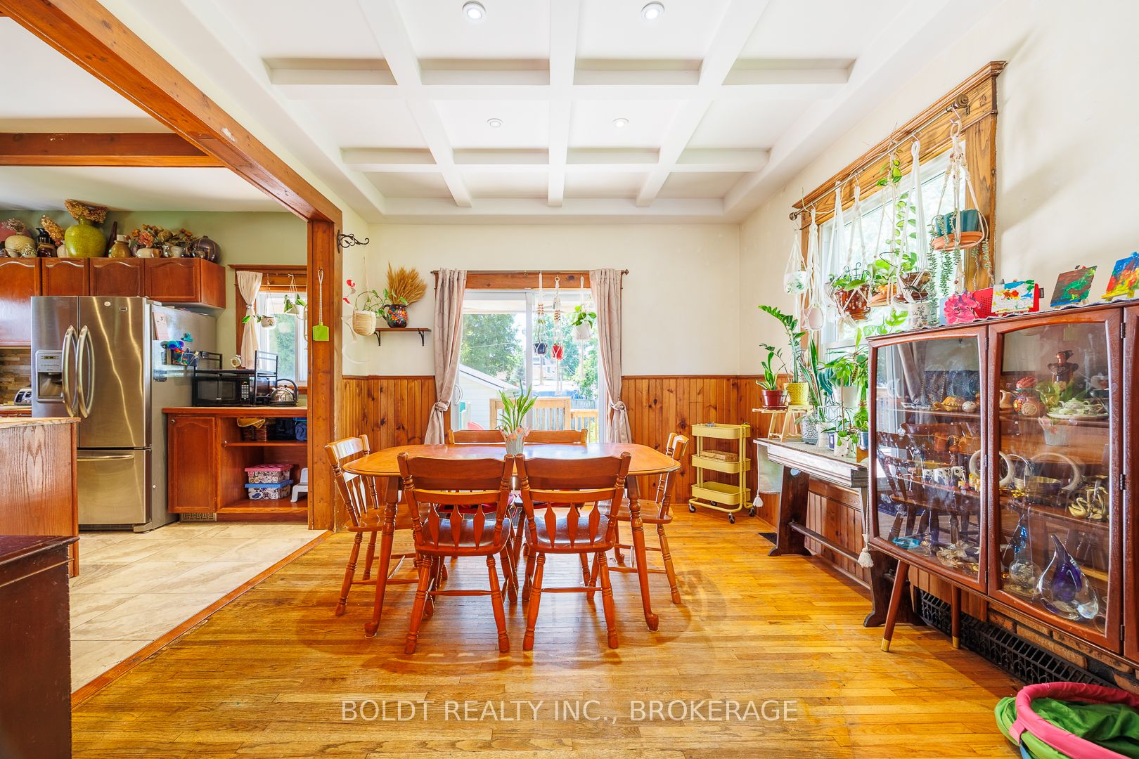 5285 Third Avenue Property Photo 8