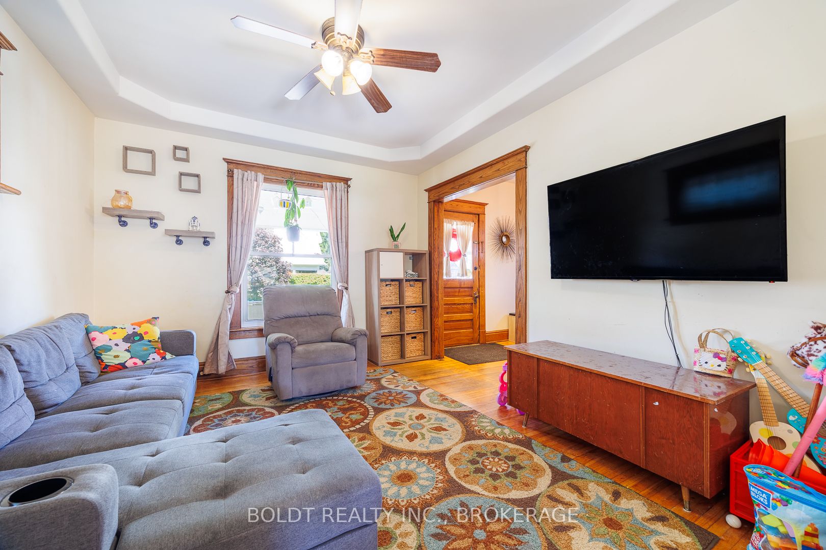 5285 Third Avenue Property Photo 9