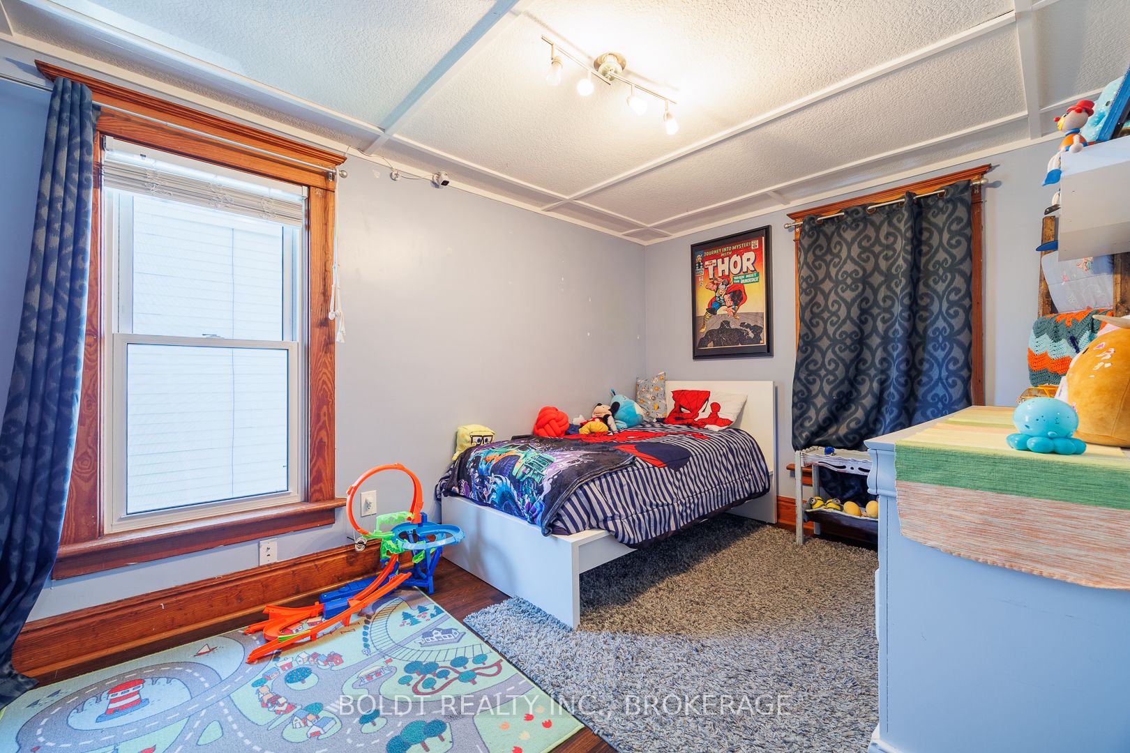 5285 Third Avenue Property Photo 11