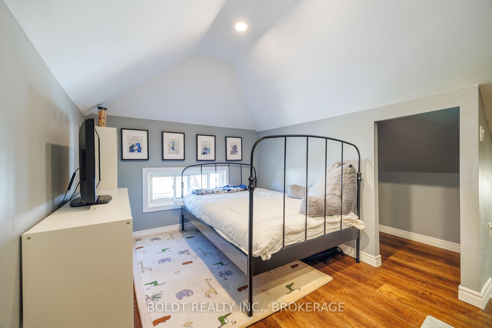 5285 Third Avenue Property Photo 17