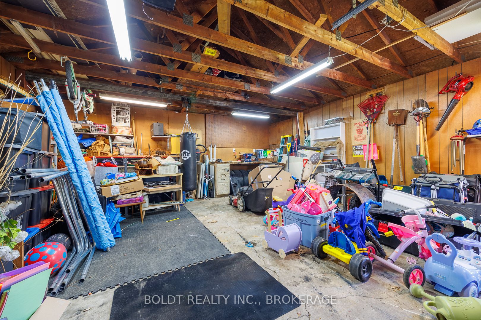 5285 Third Avenue Property Photo 23