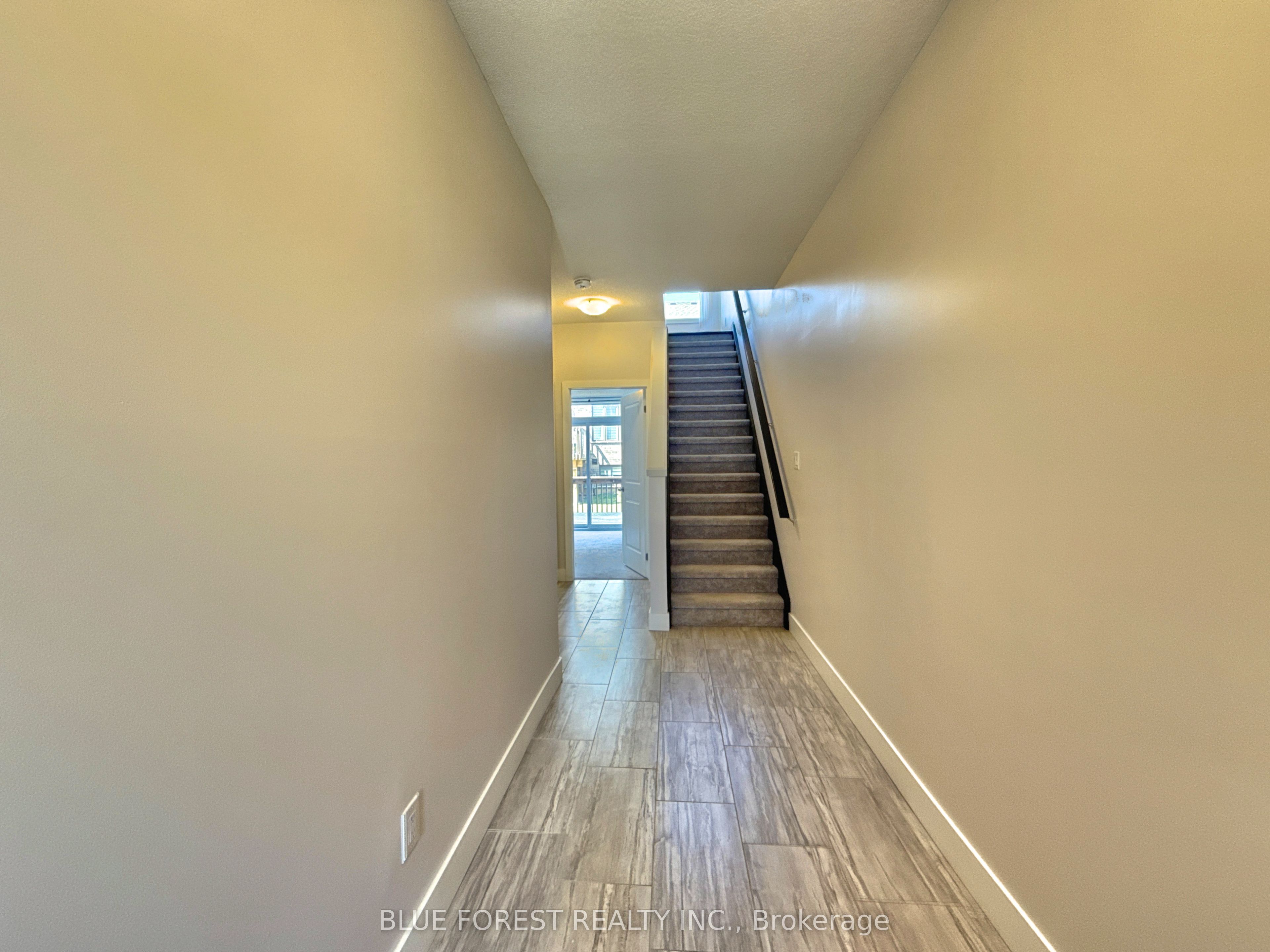 2112 Meadowgate Boulevard Property Photo 4