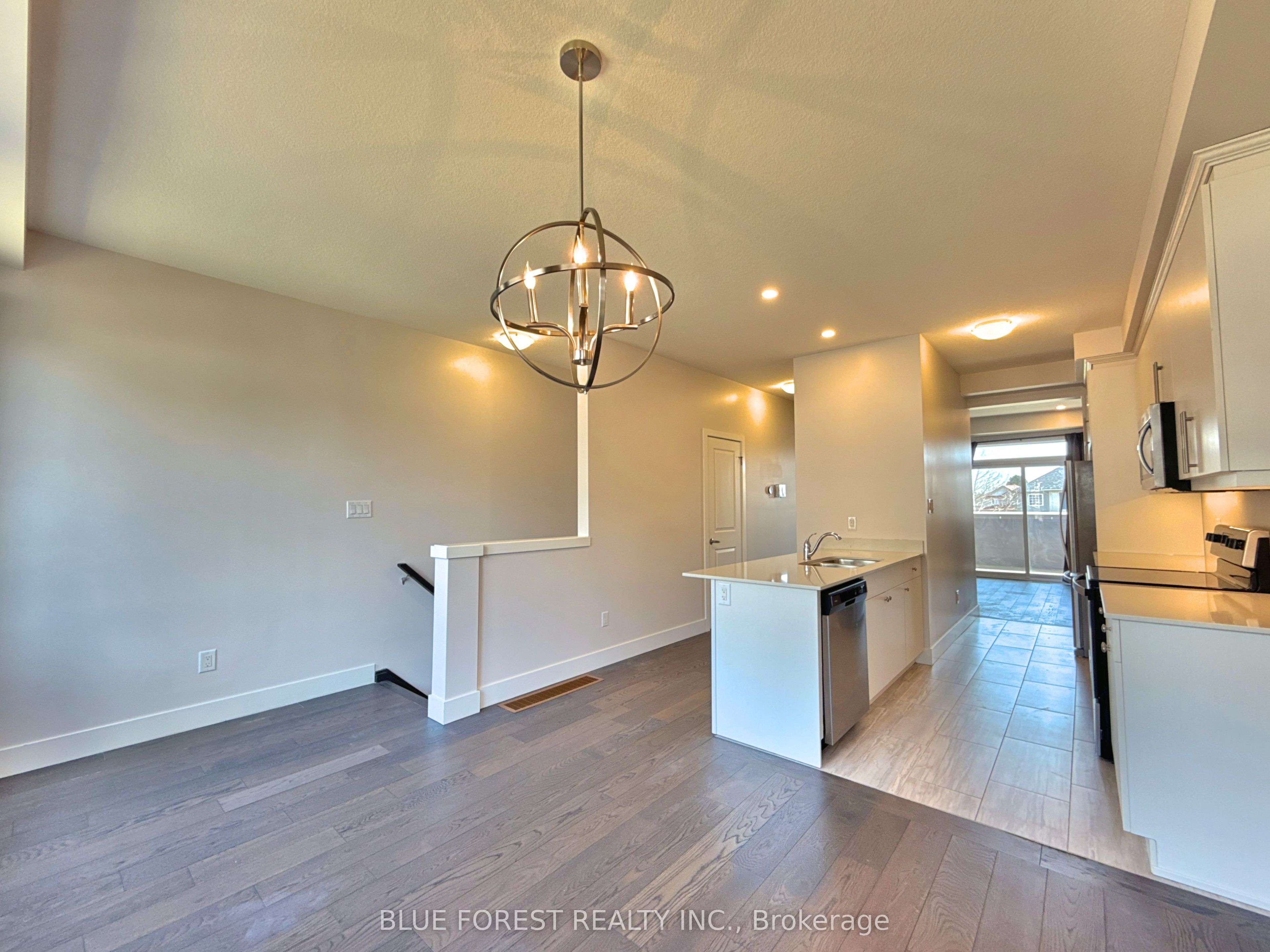 2112 Meadowgate Boulevard Property Photo 5
