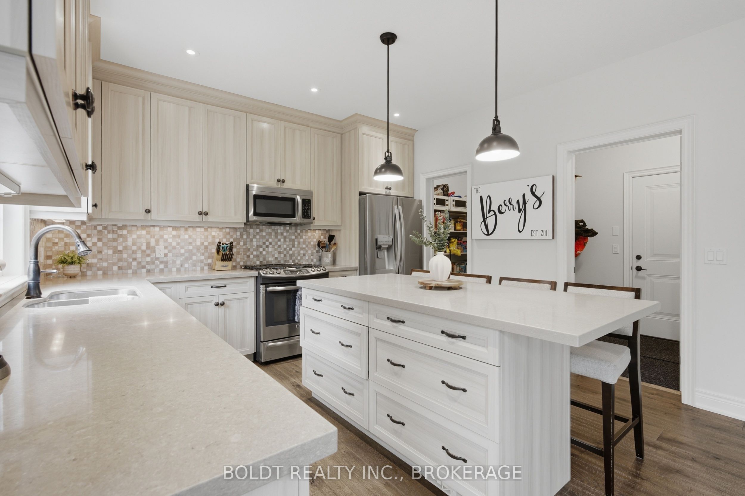 5 Gossen Drive Property Photo 14