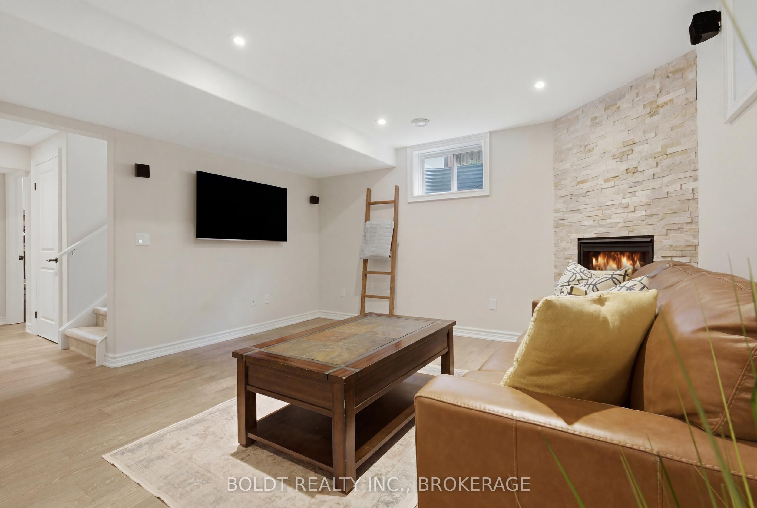5 Gossen Drive Property Photo 31
