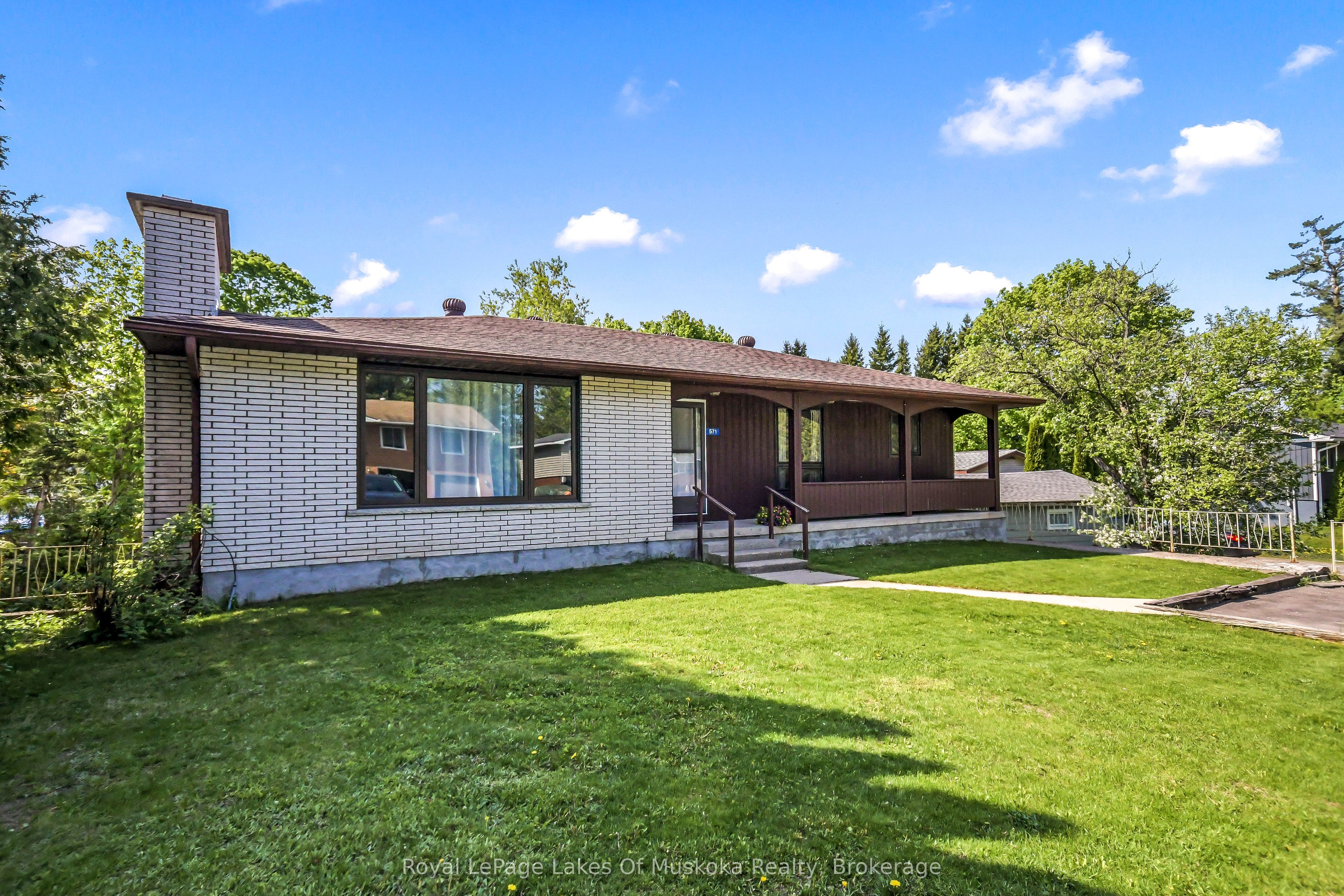 571 David Street E Property Photo 1