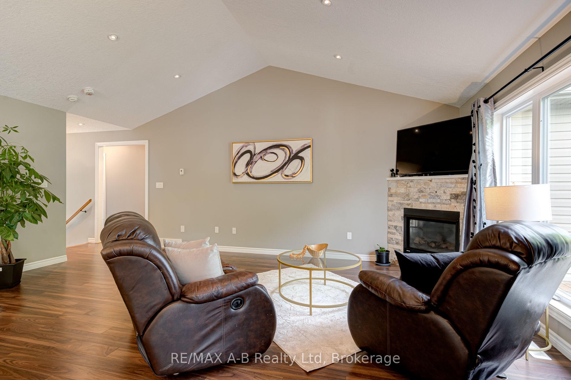 79 Sylvia Street Property Photo 10