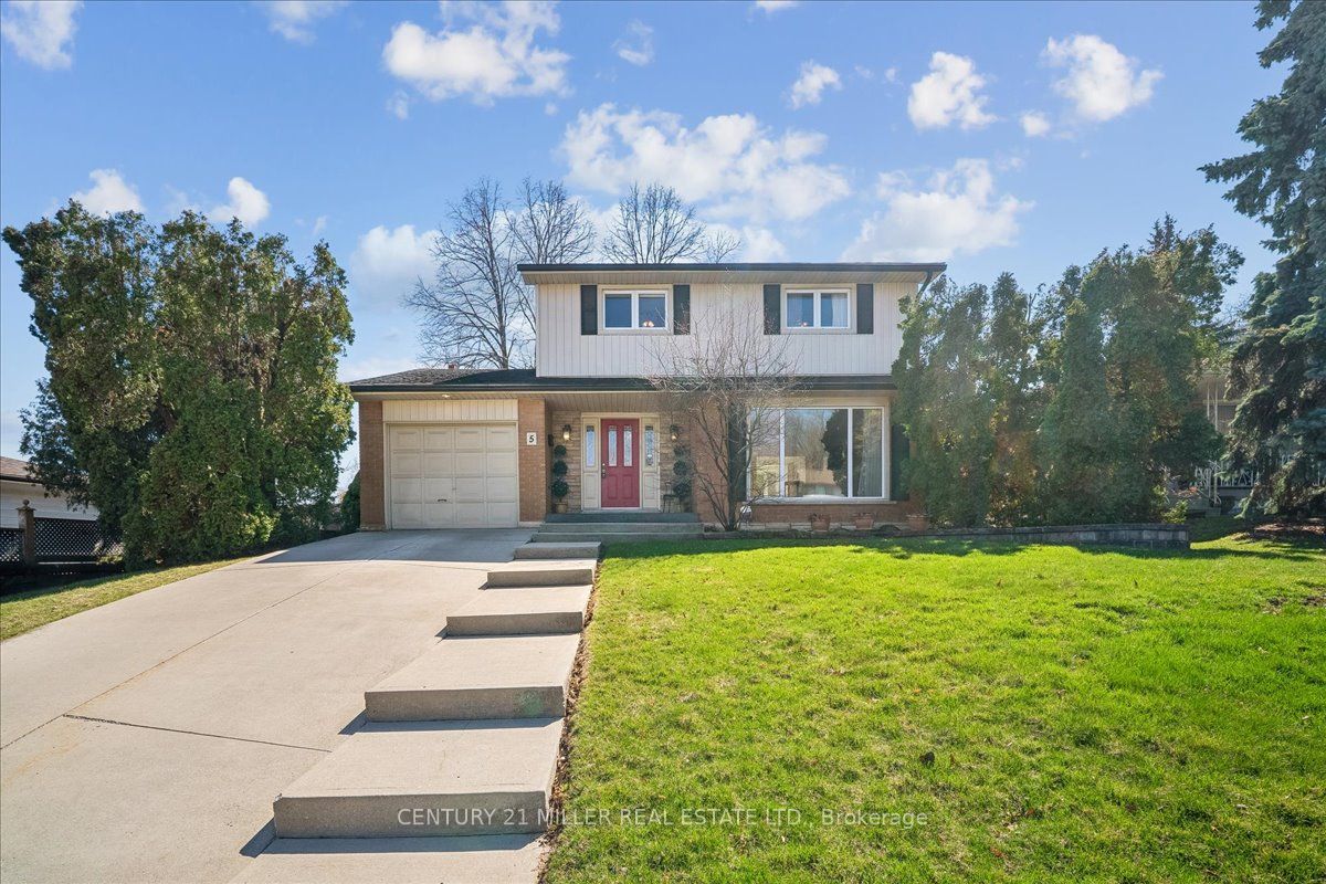 5 Cortina Crescent Property Photo 2