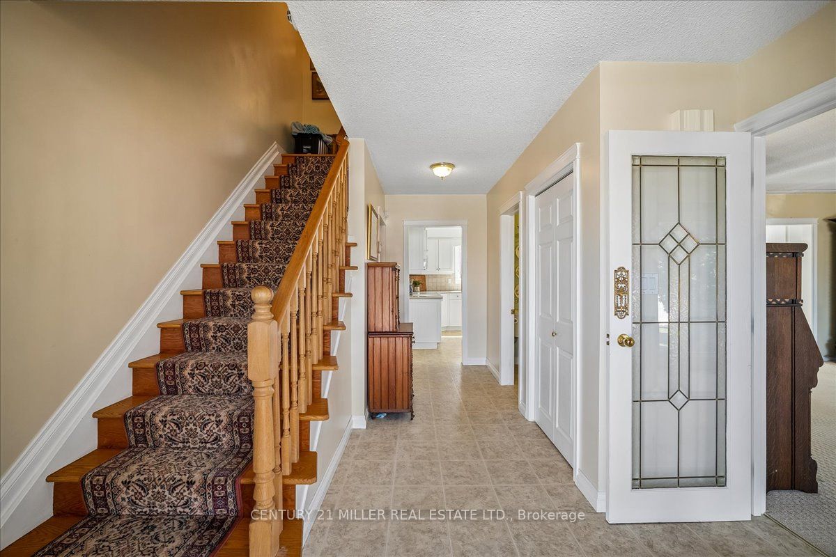 5 Cortina Crescent Property Photo 3
