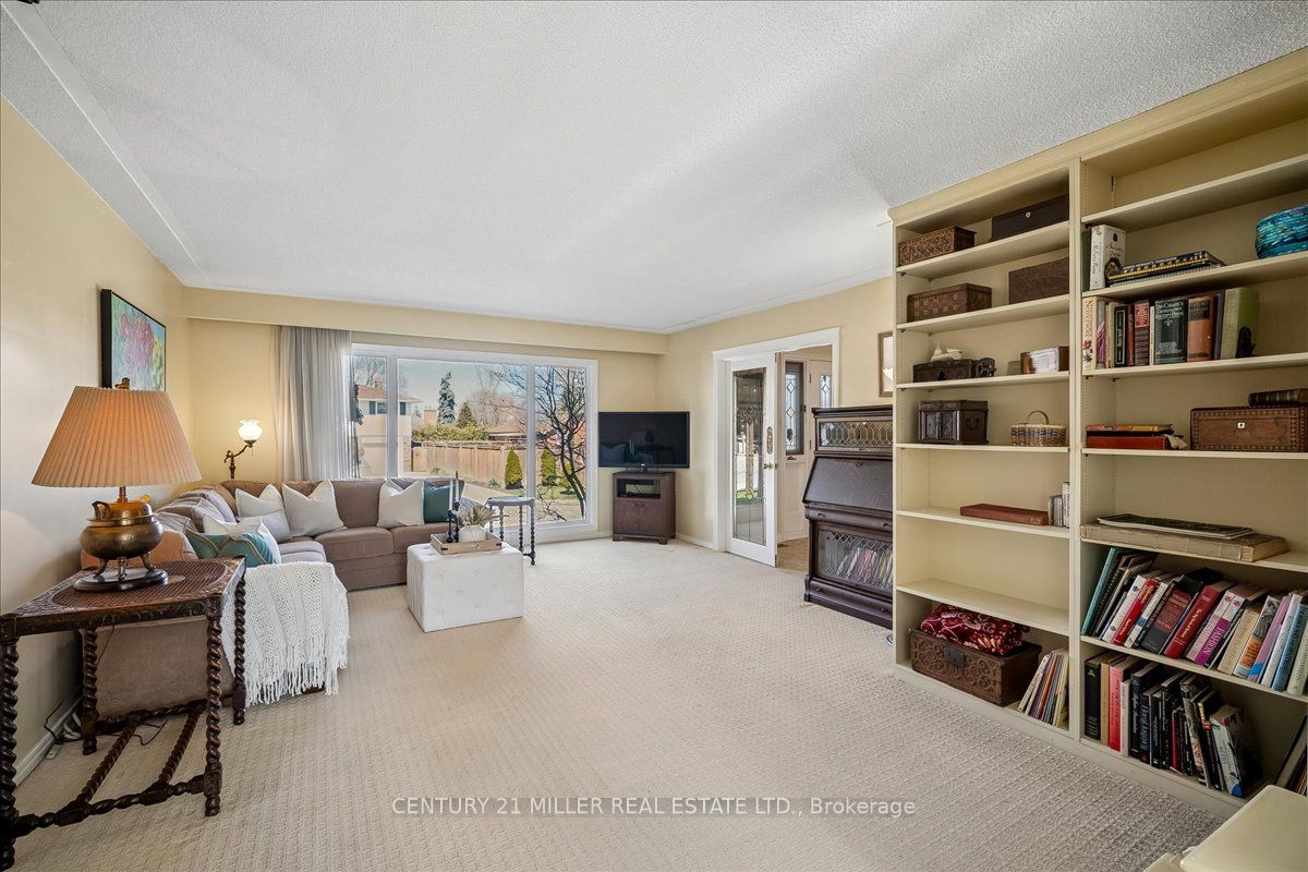 5 Cortina Crescent Property Photo 5