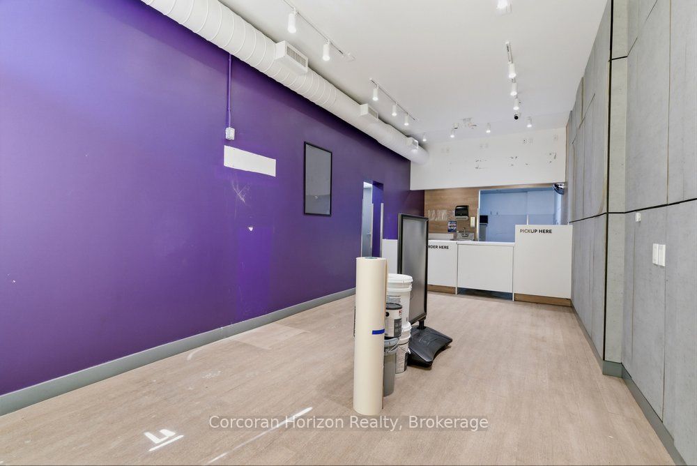 84 John Street S Main Property Photo 6