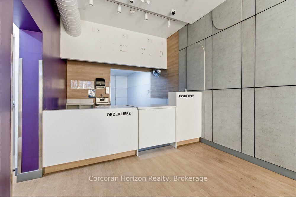 84 John Street S Main Property Photo 8