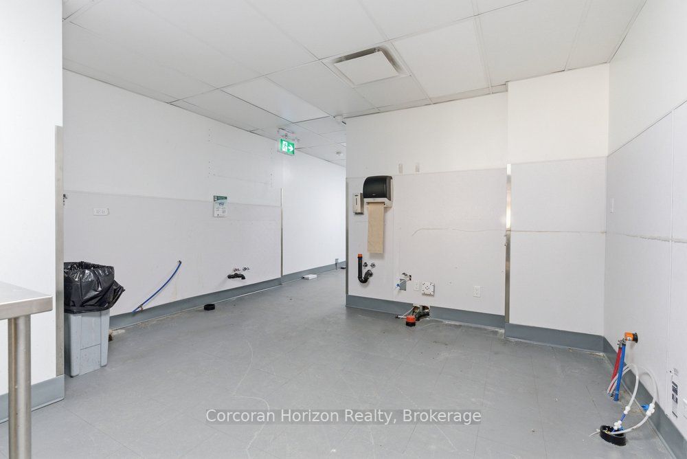 84 John Street S Main Property Photo 11