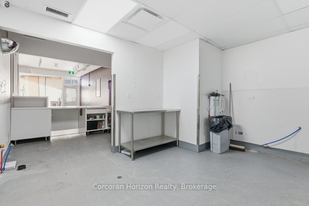 84 John Street S Main Property Photo 12