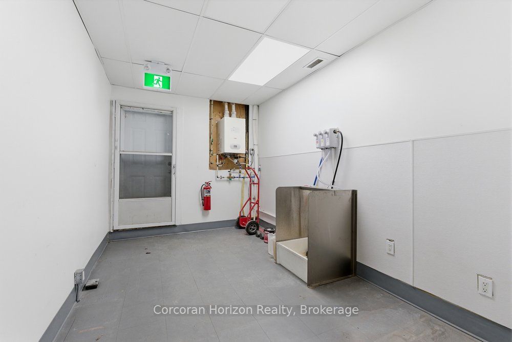 84 John Street S Main Property Photo 15